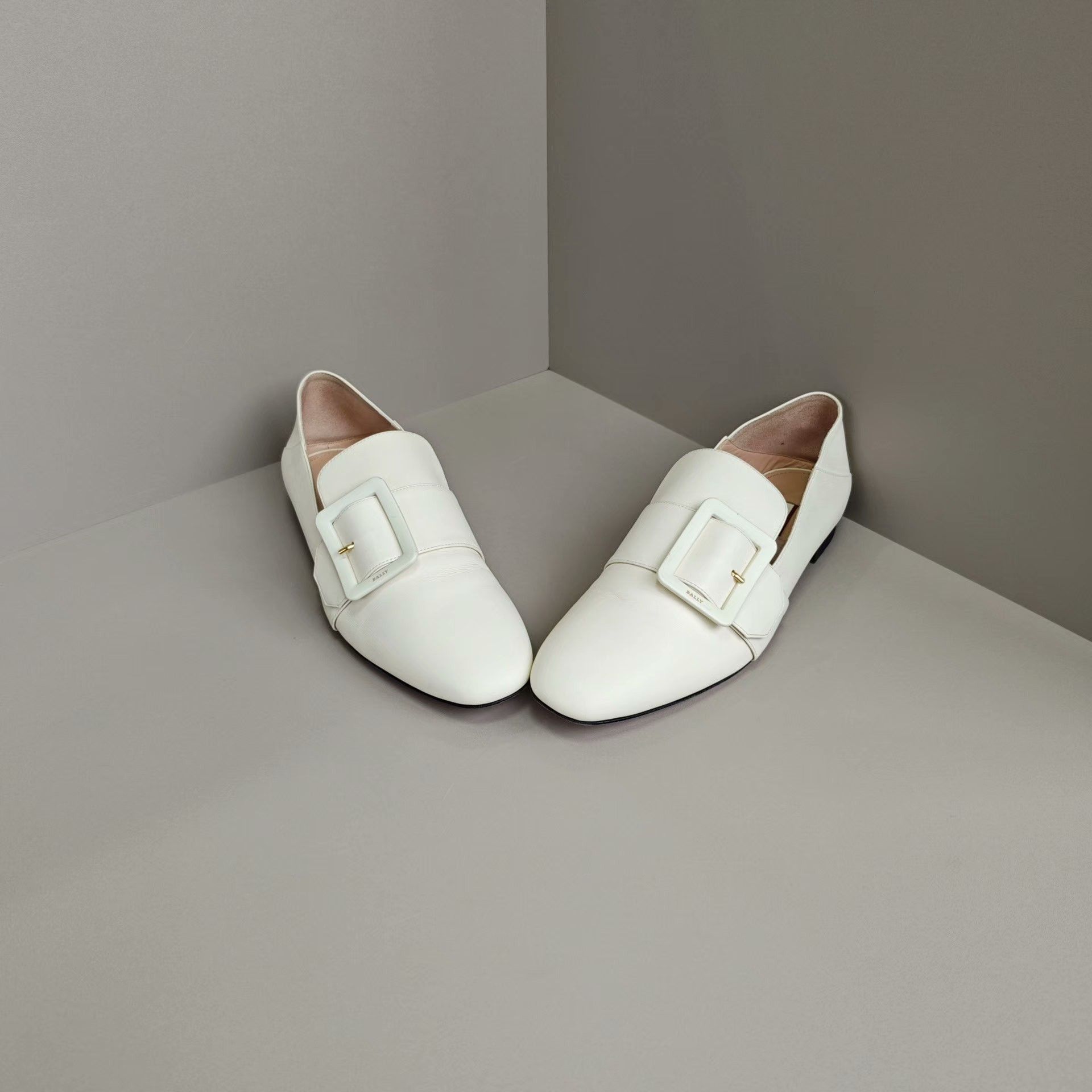 Bally Bally Casual Lowtop Sneakers us_10 Women Size US 10 / IT 40 - 2 Thumbnail