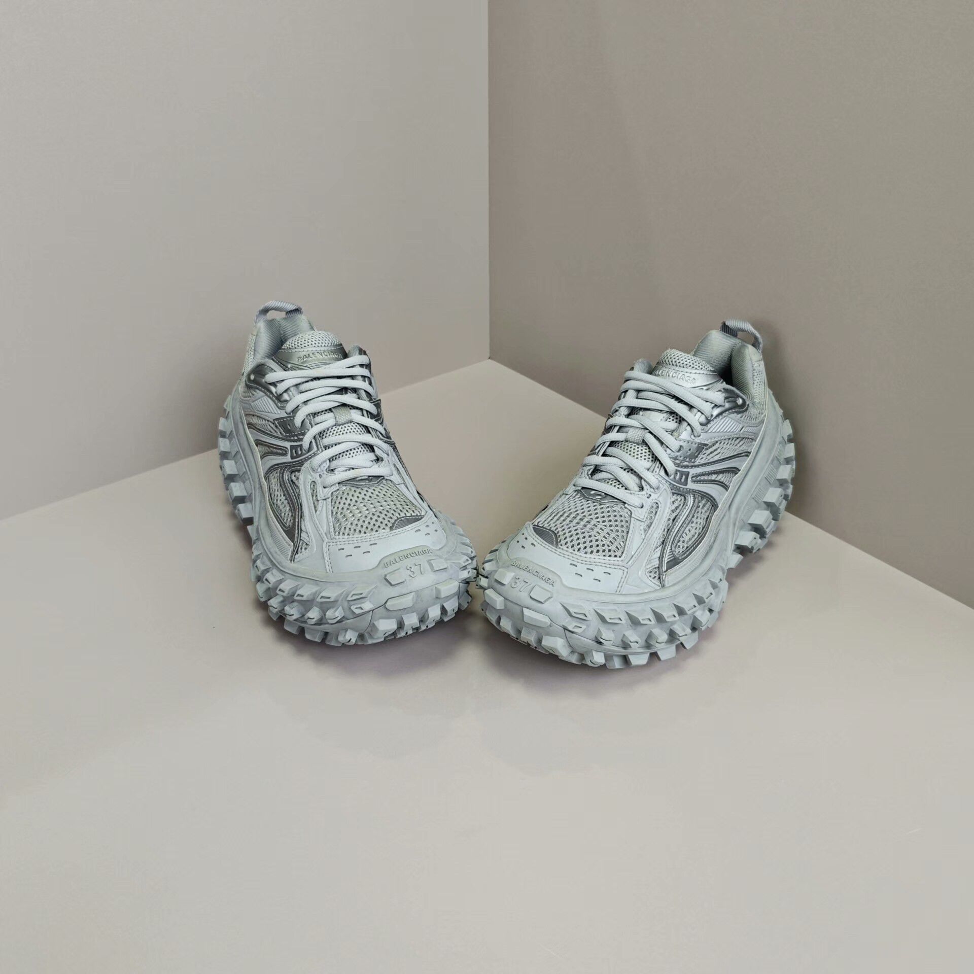 Balenciaga Balenciaga Lowtop Sneakers us_7 Women Size US 7 / IT 37 - 2 Thumbnail