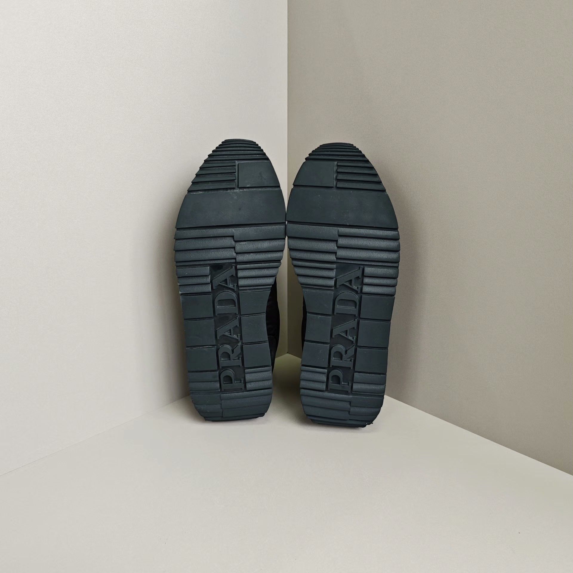 Prada Prada Casual Lowtop Sneakers 9 Men Size US 9 / EU 42 - 5 Thumbnail