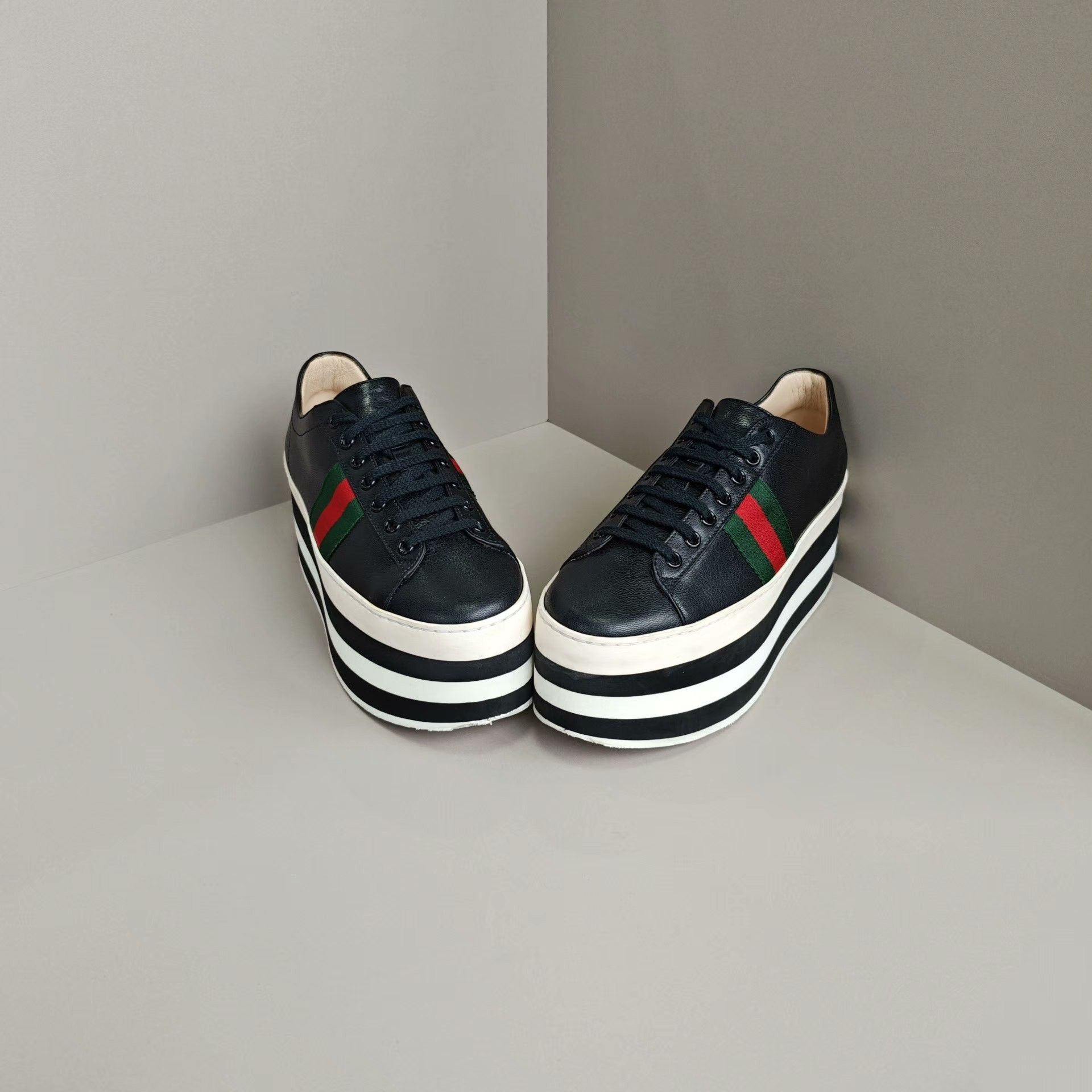 Gucci Gucci Lowtop Sneakers us_8 Women Size US 8 / IT 38 - 2 Thumbnail