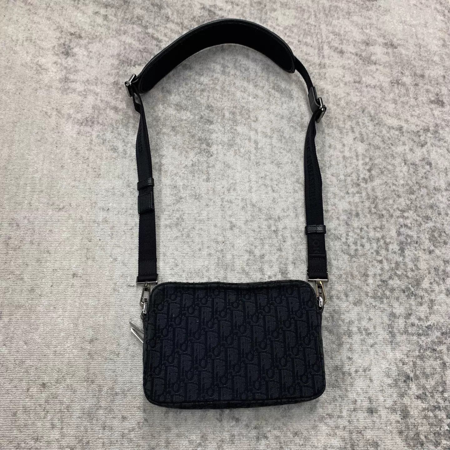 Dior Black Crossbody Bag with Zip Closure Size ONE SIZE - 2 Thumbnail