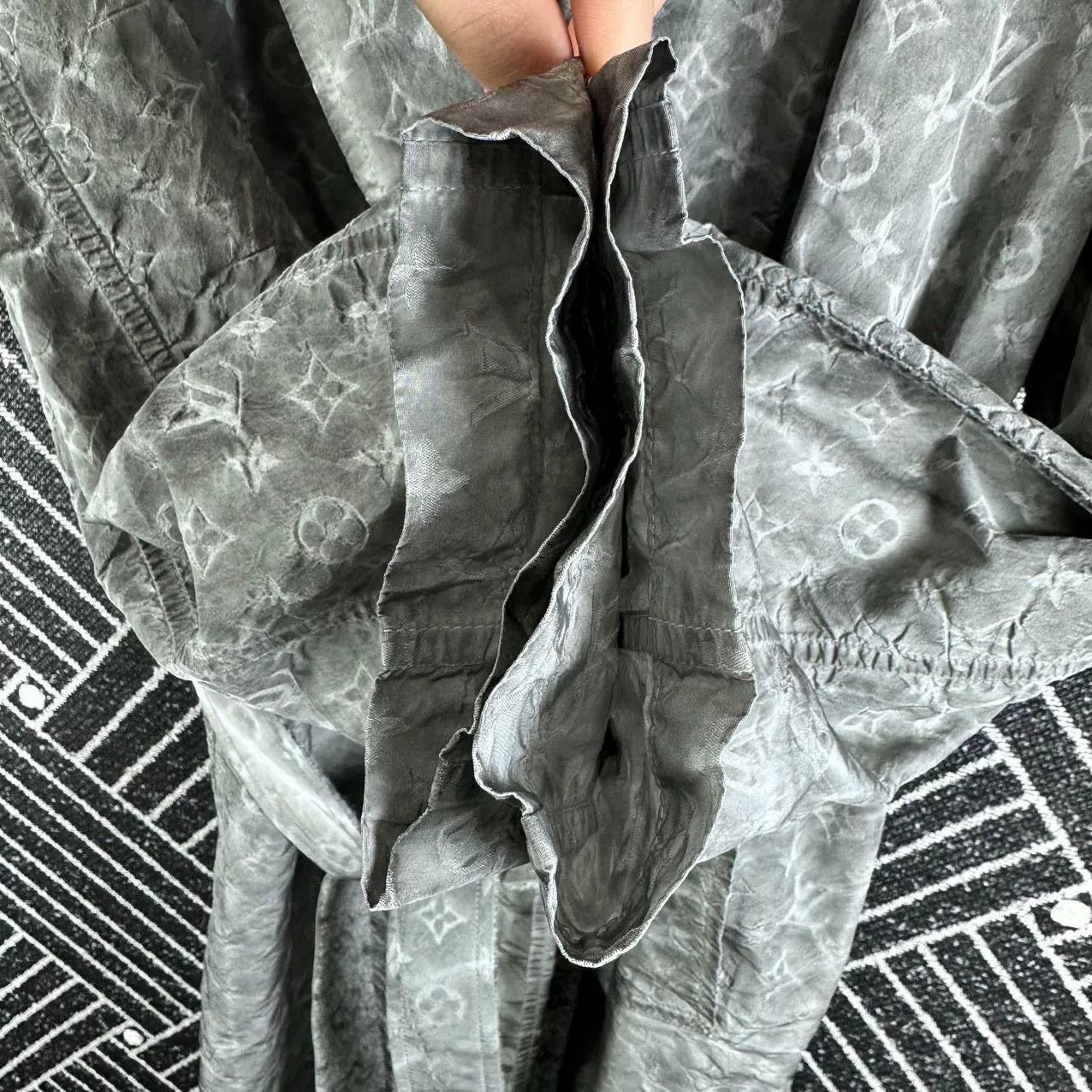 Louis Vuitton Louis Vuitton Monogram Gray Trench Coat Size M / US 6-8 / IT 42-44 - 6 Thumbnail