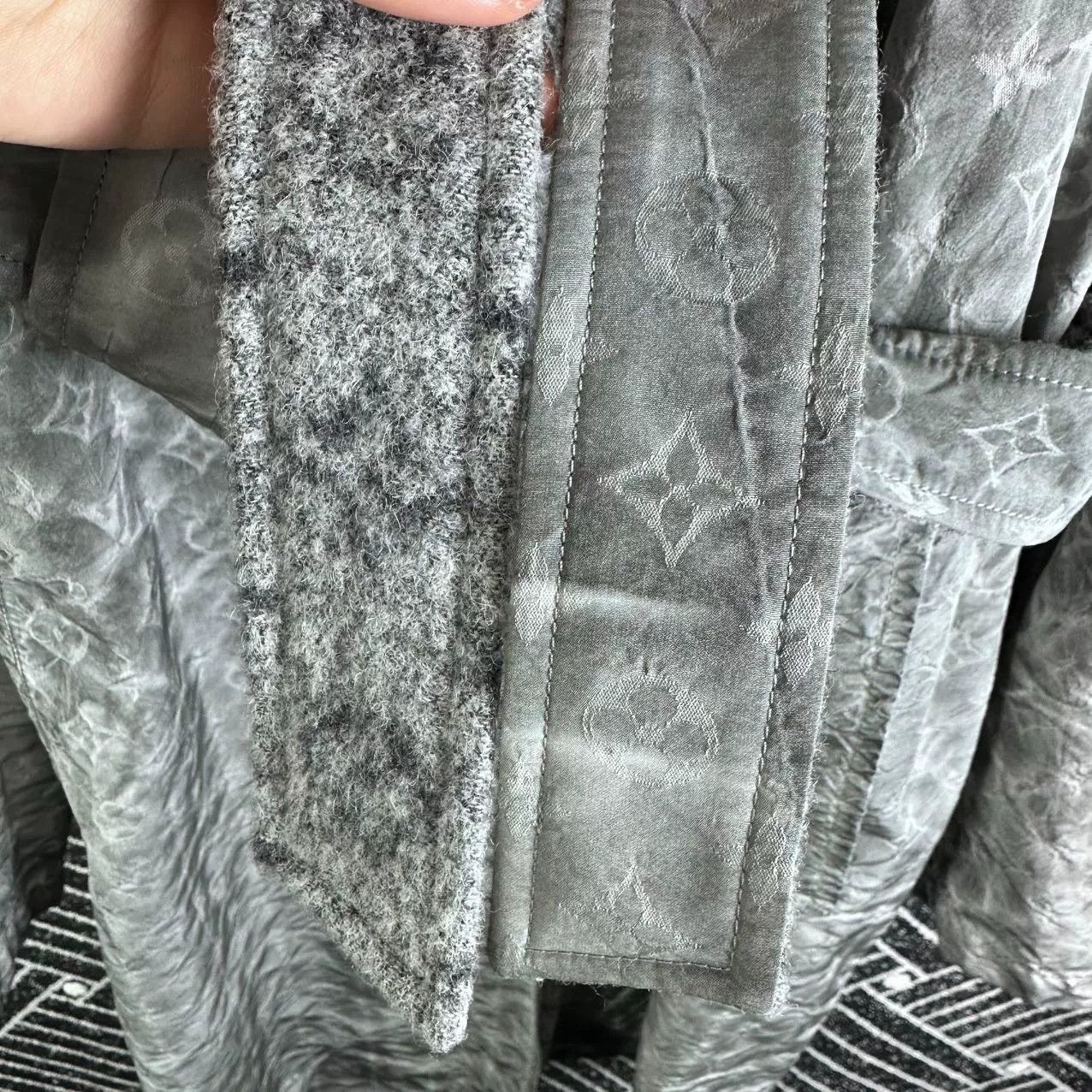Louis Vuitton Louis Vuitton Monogram Gray Trench Coat Size M / US 6-8 / IT 42-44 - 5 Thumbnail