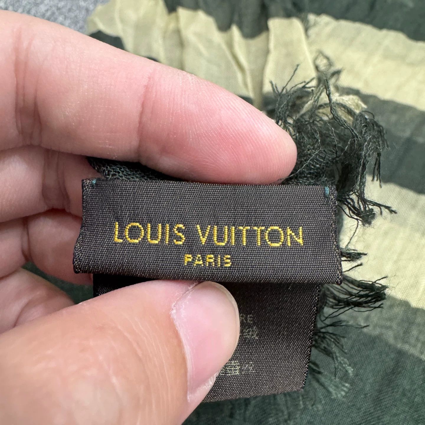 Louis Vuitton Louis Vuitton Leopard Print Scarf Size ONE SIZE - 3 Thumbnail