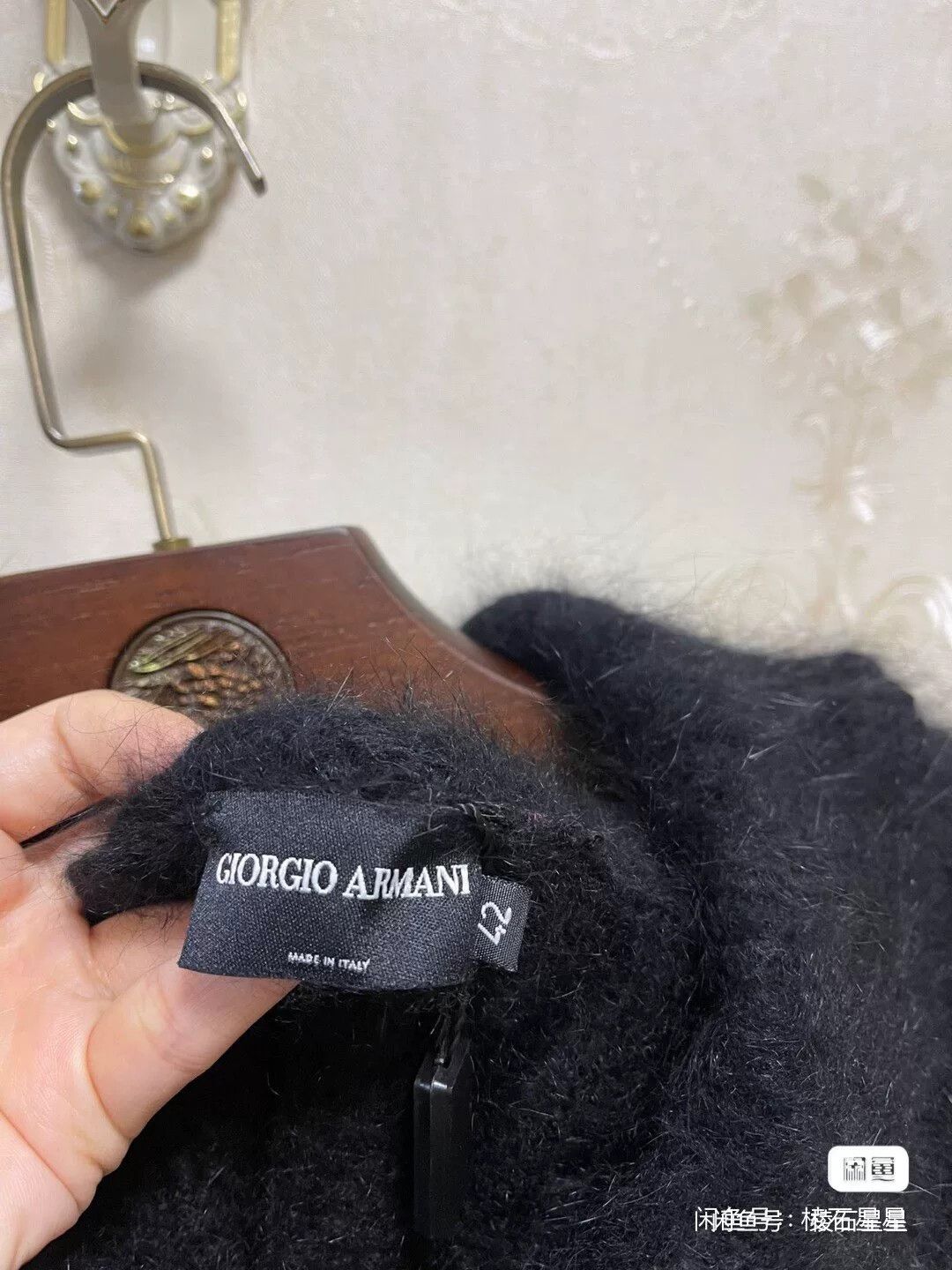 Giorgio Armani Giorgio Armani Women's Large Lapel Sweater Size M / US 6-8 / IT 42-44 - 2 Thumbnail