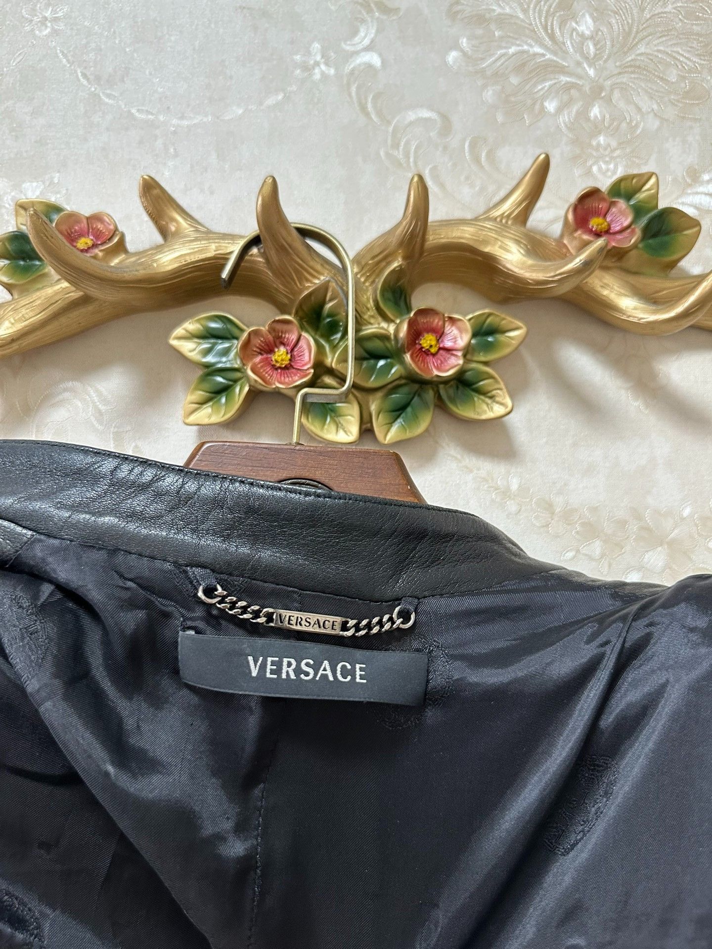 Versace Versace Classic Leather Jacket Size M / US 6-8 / IT 42-44 - 2 Thumbnail