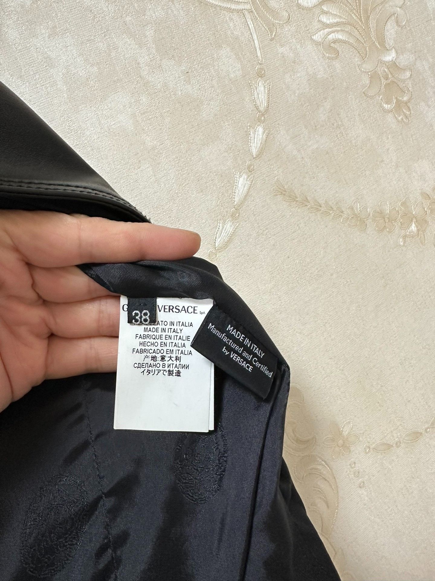 Versace Versace Classic Leather Jacket Size M / US 6-8 / IT 42-44 - 4 Thumbnail