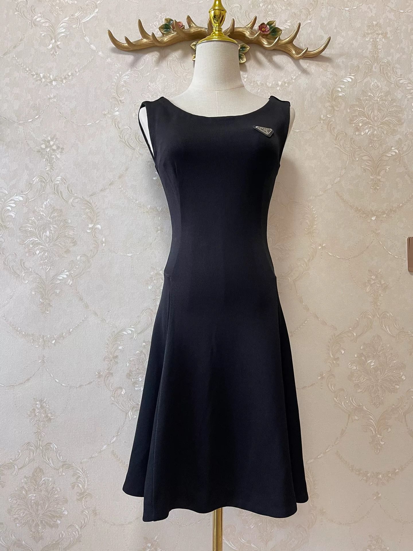 Prada Prada Classic Triangle Logo Dress Size M / US 6-8 / IT 42-44 - 6 Thumbnail