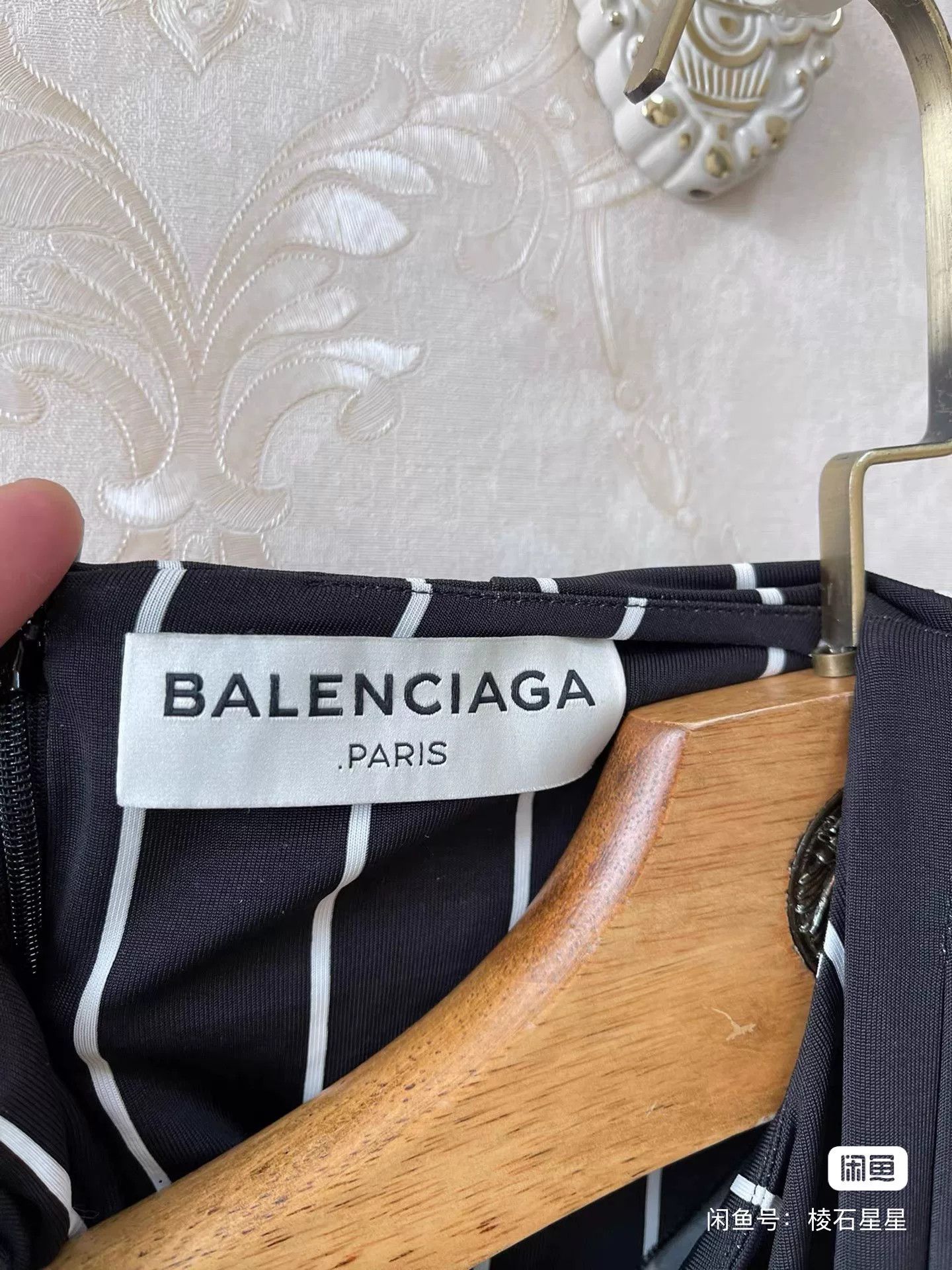 Balenciaga Balenciaga Irregular Top T-shirt Size M / US 6-8 / IT 42-44 - 3 Thumbnail