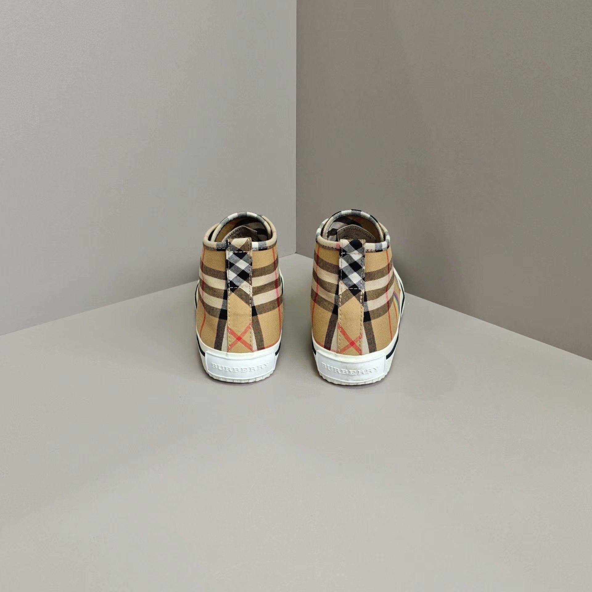 Burberry Burberry Canvas Plaid Lowtop Sneakers us_6 Women Size US 6 / IT 36 - 3 Thumbnail
