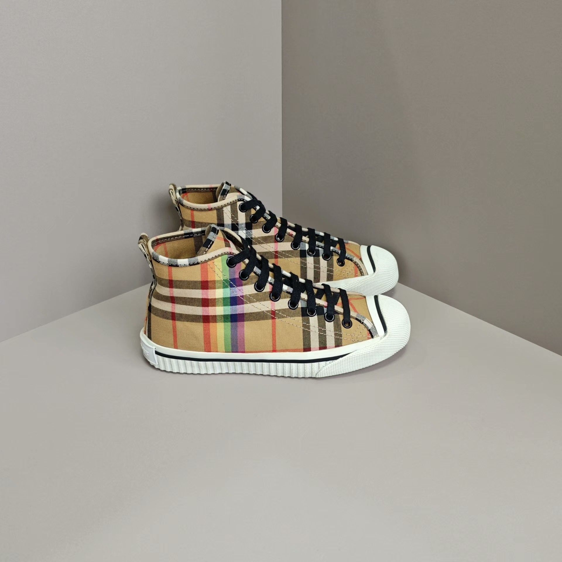 Burberry Burberry Canvas Plaid Lowtop Sneakers us_6 Women Size US 6 / IT 36 - 4 Thumbnail