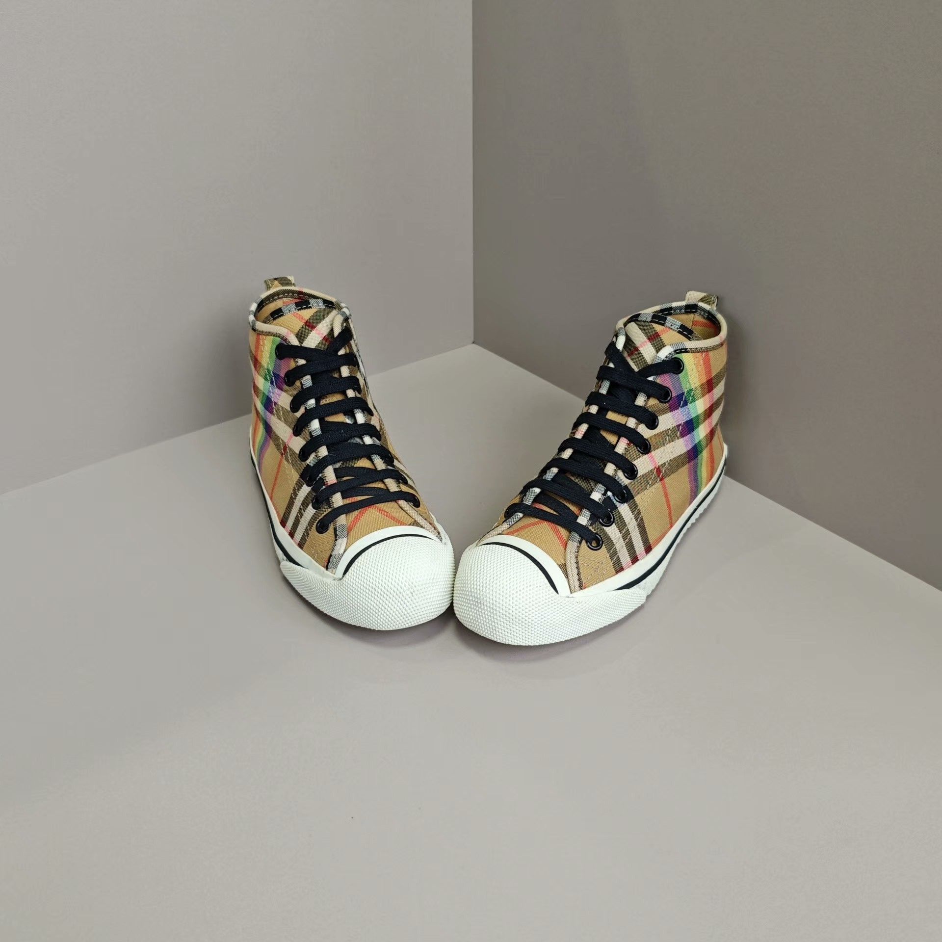 Burberry Burberry Canvas Plaid Lowtop Sneakers us_6 Women Size US 6 / IT 36 - 2 Thumbnail