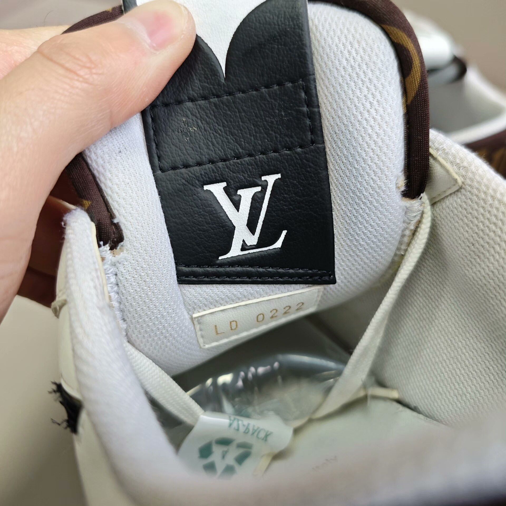 Louis Vuitton Louis Vuitton Lowtop Sneakers 9 Men Size US 9 / EU 42 - 6 Thumbnail