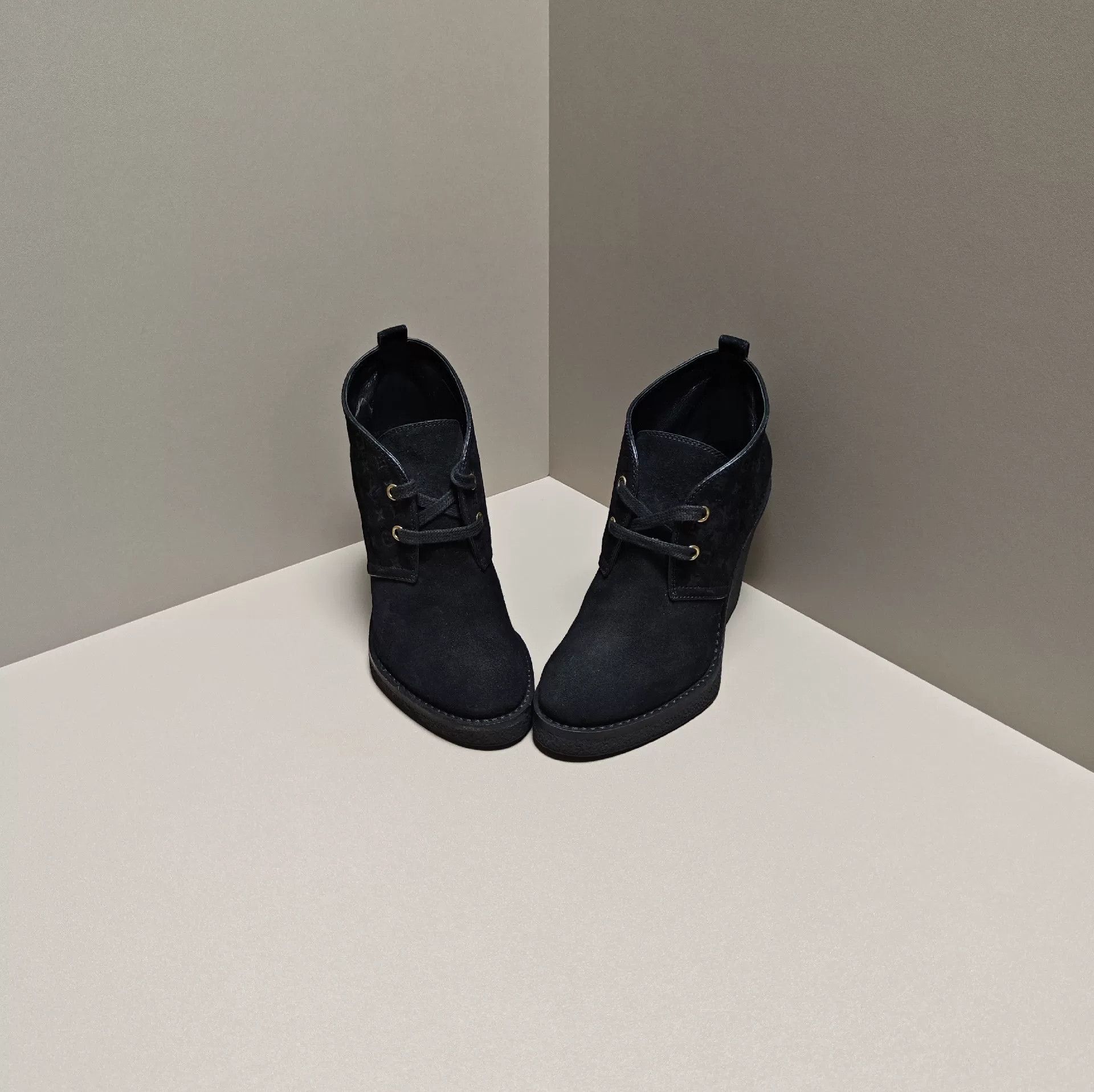 Louis Vuitton Louis Vuitton Casual Boots us_6 Women Size US 6 / IT 36 - 2 Thumbnail