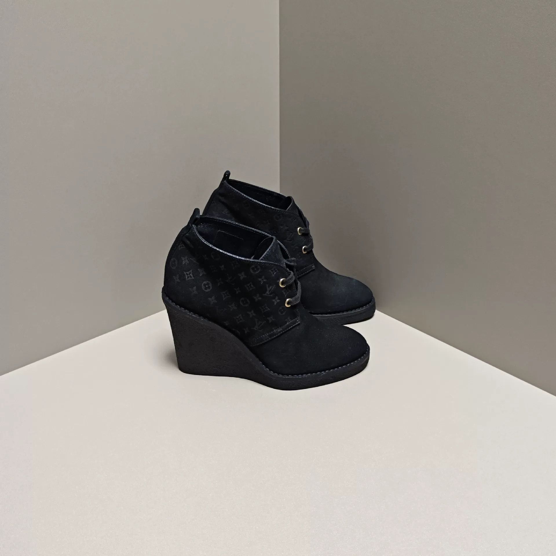 Louis Vuitton Louis Vuitton Casual Boots us_6 Women Size US 6 / IT 36 - 4 Thumbnail