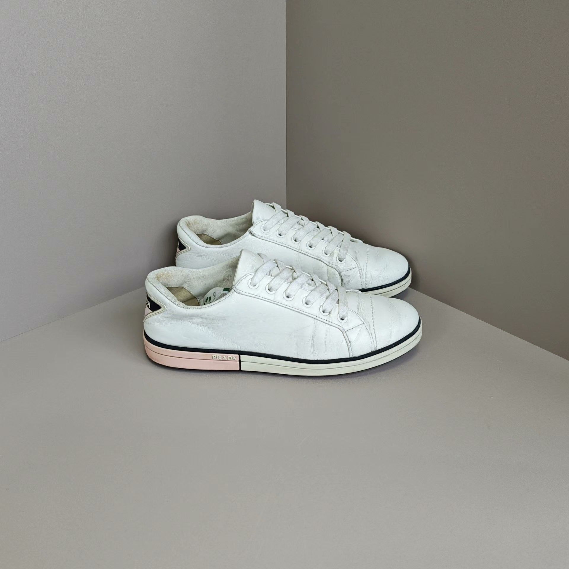 Prada Prada Lowtop Sneakers us_7 Women Size US 7 / IT 37 - 4 Thumbnail
