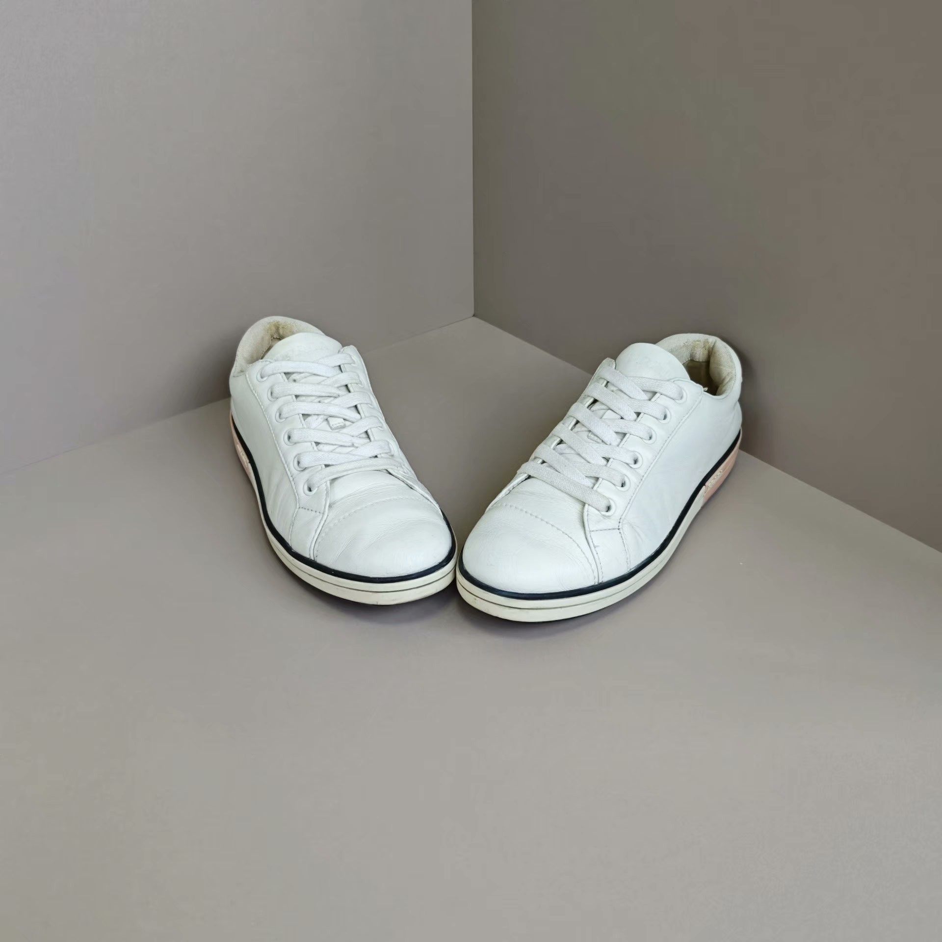 Prada Prada Lowtop Sneakers us_7 Women Size US 7 / IT 37 - 2 Thumbnail