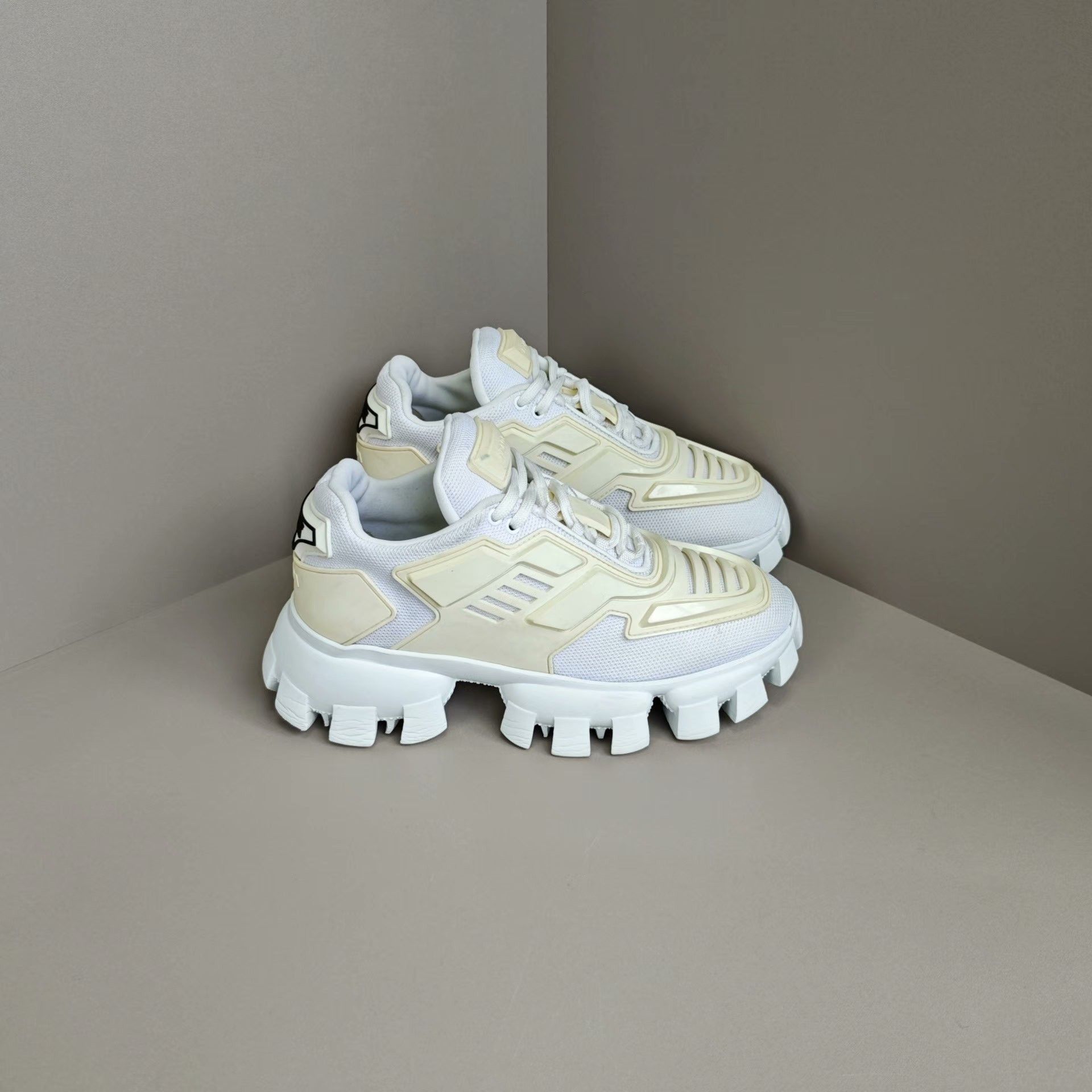 Prada Prada Casual Lowtop Sneakers us_5 Women Size US 5 / IT 35 - 4 Thumbnail