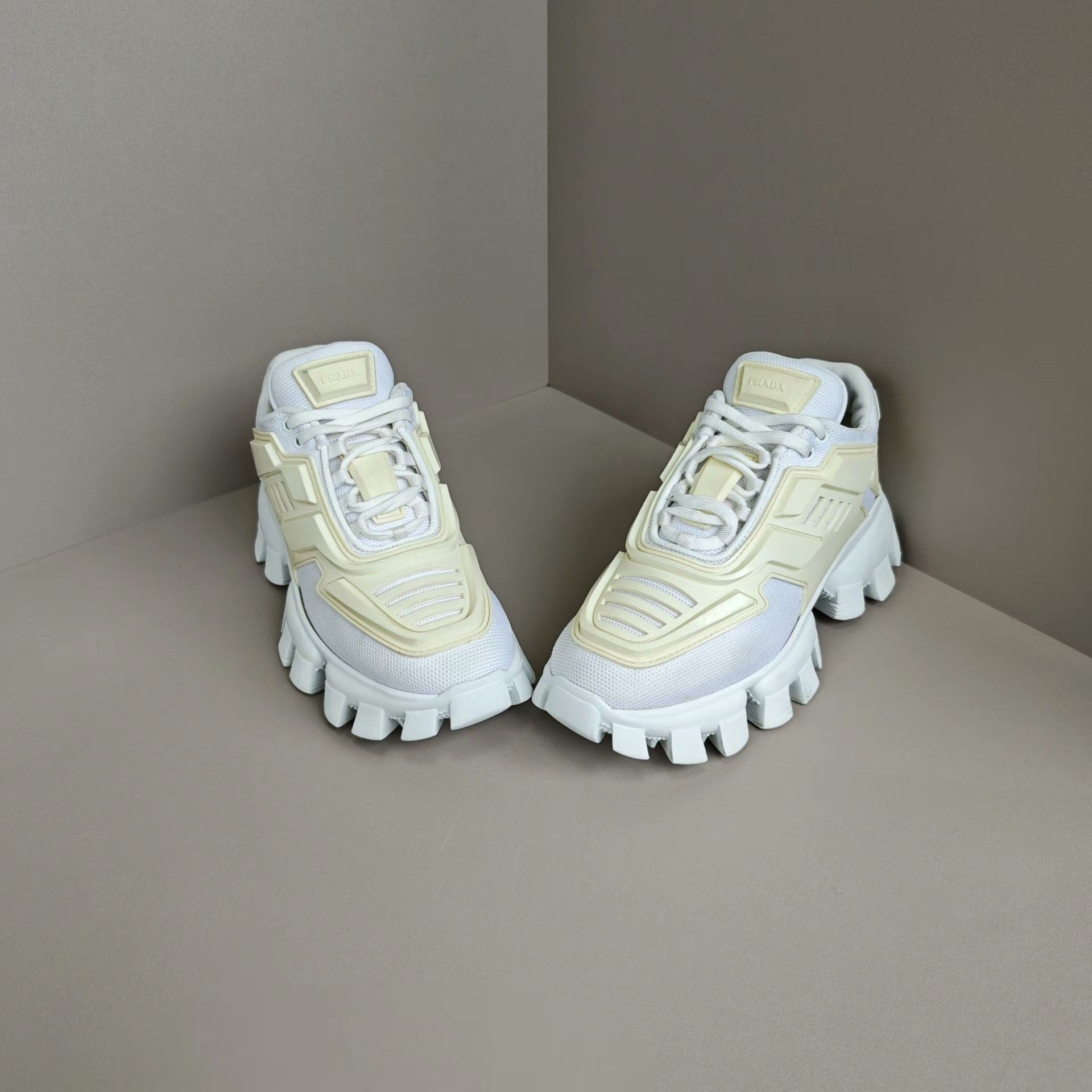 Prada Prada Casual Lowtop Sneakers us_5 Women Size US 5 / IT 35 - 2 Thumbnail
