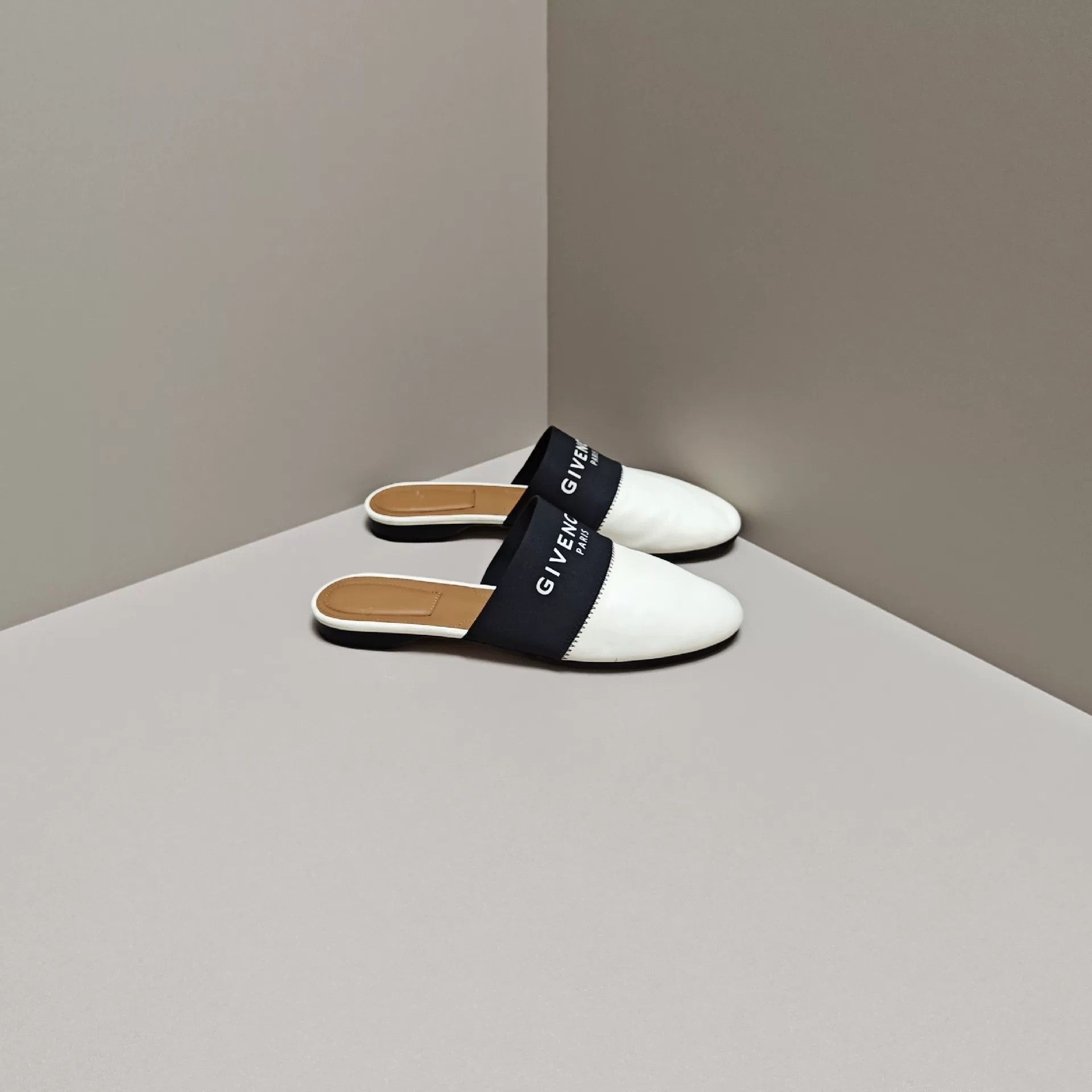 Givenchy Givenchy Sandals us_6 Women Size US 6 / IT 36 - 4 Thumbnail