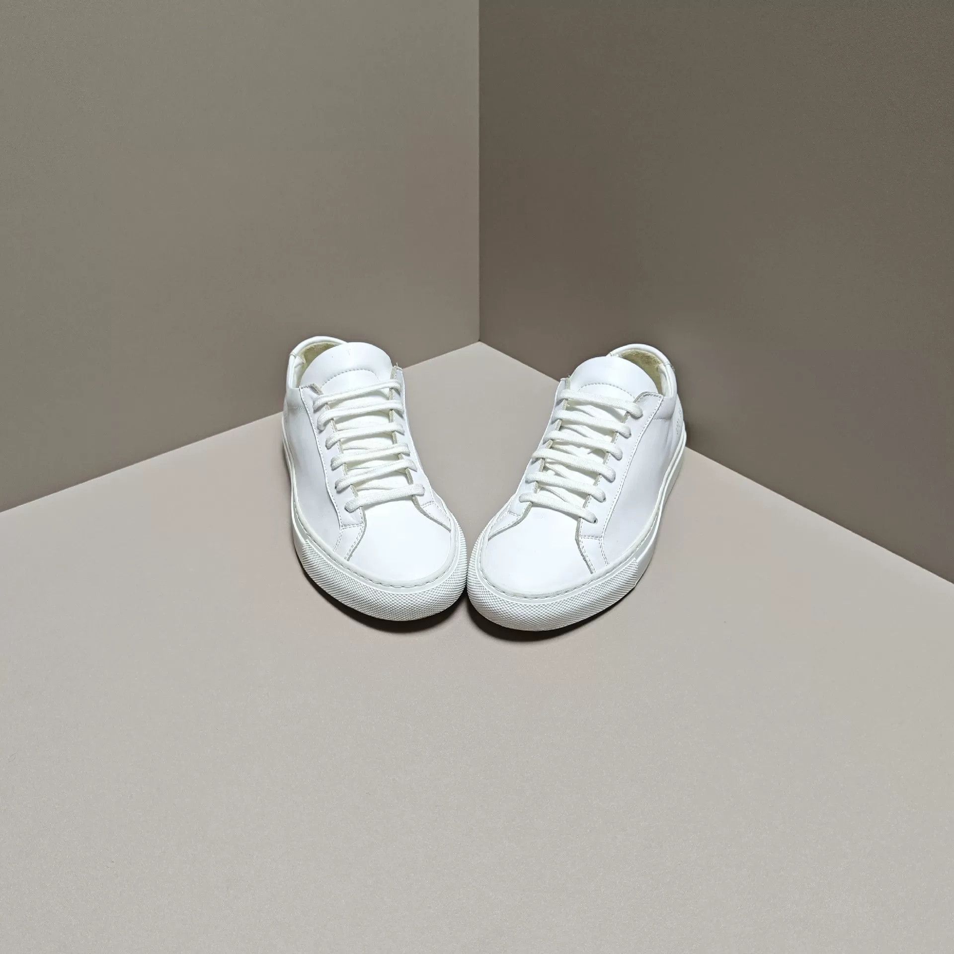 Common Projects Common Projects Lowtop Sneakers us_5 Women Size US 5 / IT 35 - 2 Thumbnail