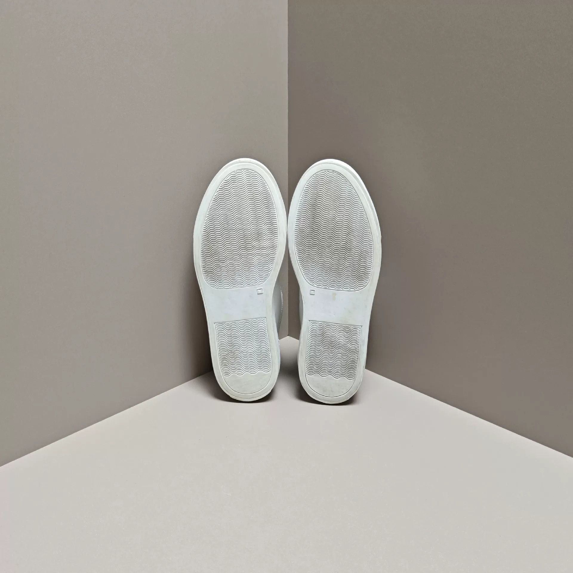 Common Projects Common Projects Lowtop Sneakers us_5 Women Size US 5 / IT 35 - 5 Thumbnail