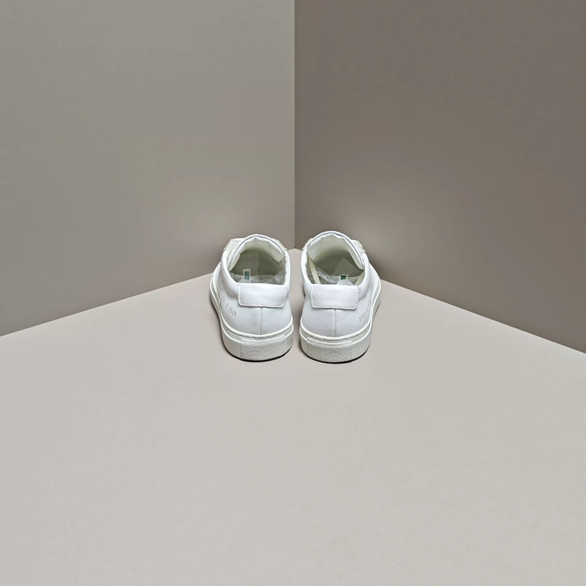 Common Projects Common Projects Lowtop Sneakers us_5 Women Size US 5 / IT 35 - 3 Thumbnail