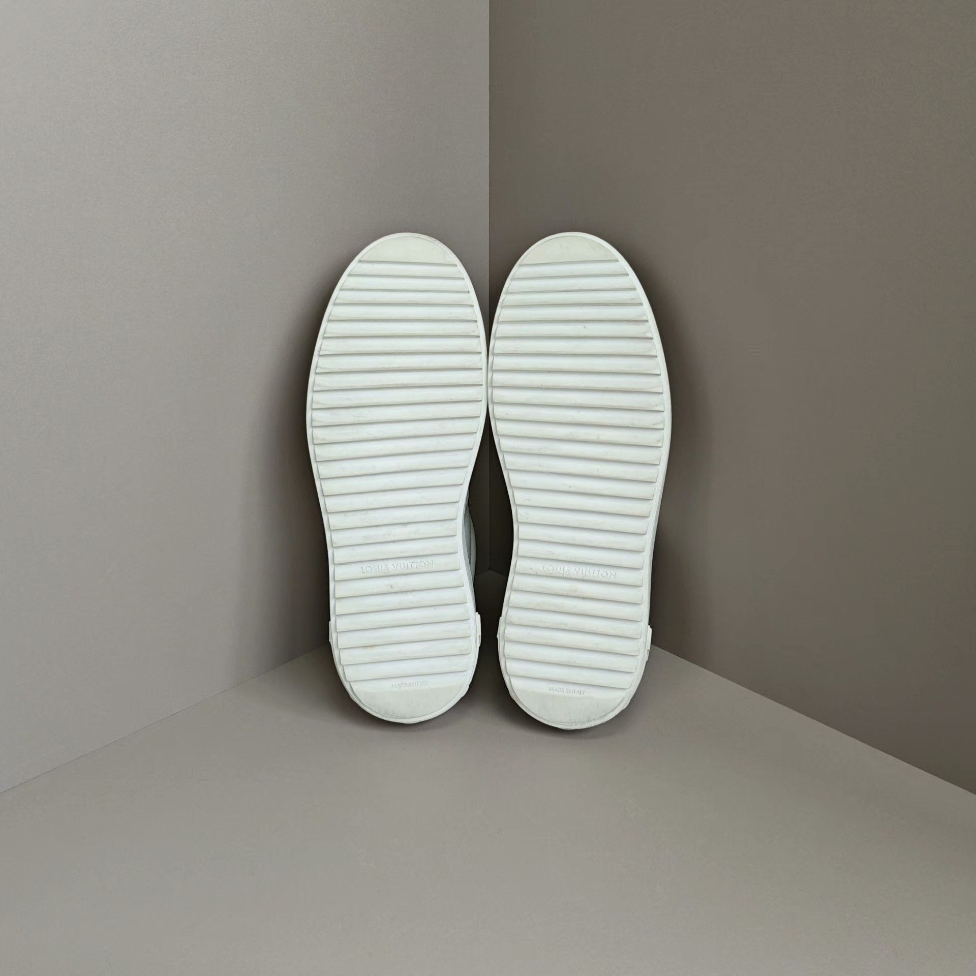 Louis Vuitton Louis Vuitton Lowtop Sneakers us_7 Women Size US 7 / IT 37 - 5 Thumbnail