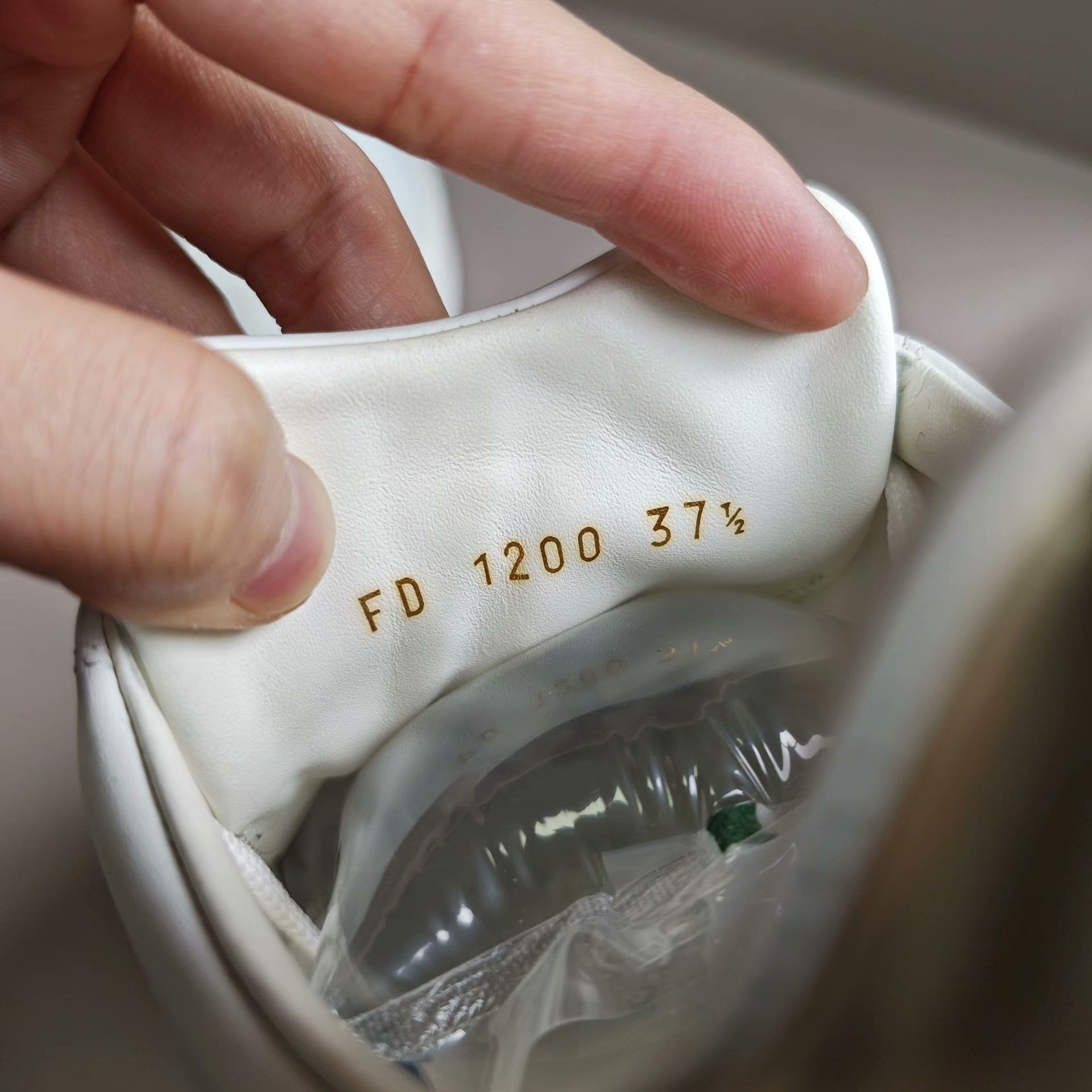 Louis Vuitton Louis Vuitton Lowtop Sneakers us_7 Women Size US 7 / IT 37 - 6 Thumbnail