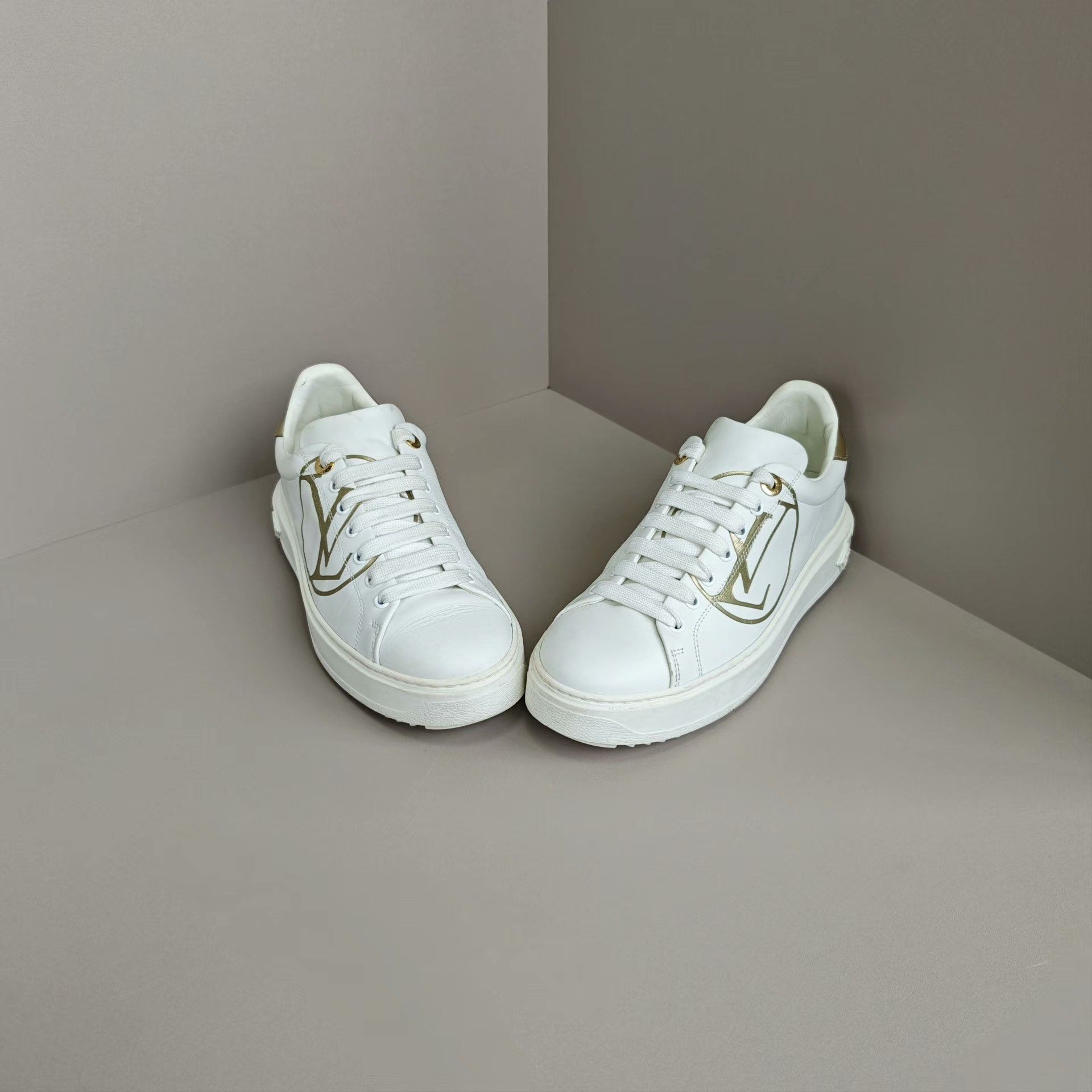 Louis Vuitton Louis Vuitton Lowtop Sneakers us_7 Women Size US 7 / IT 37 - 2 Thumbnail
