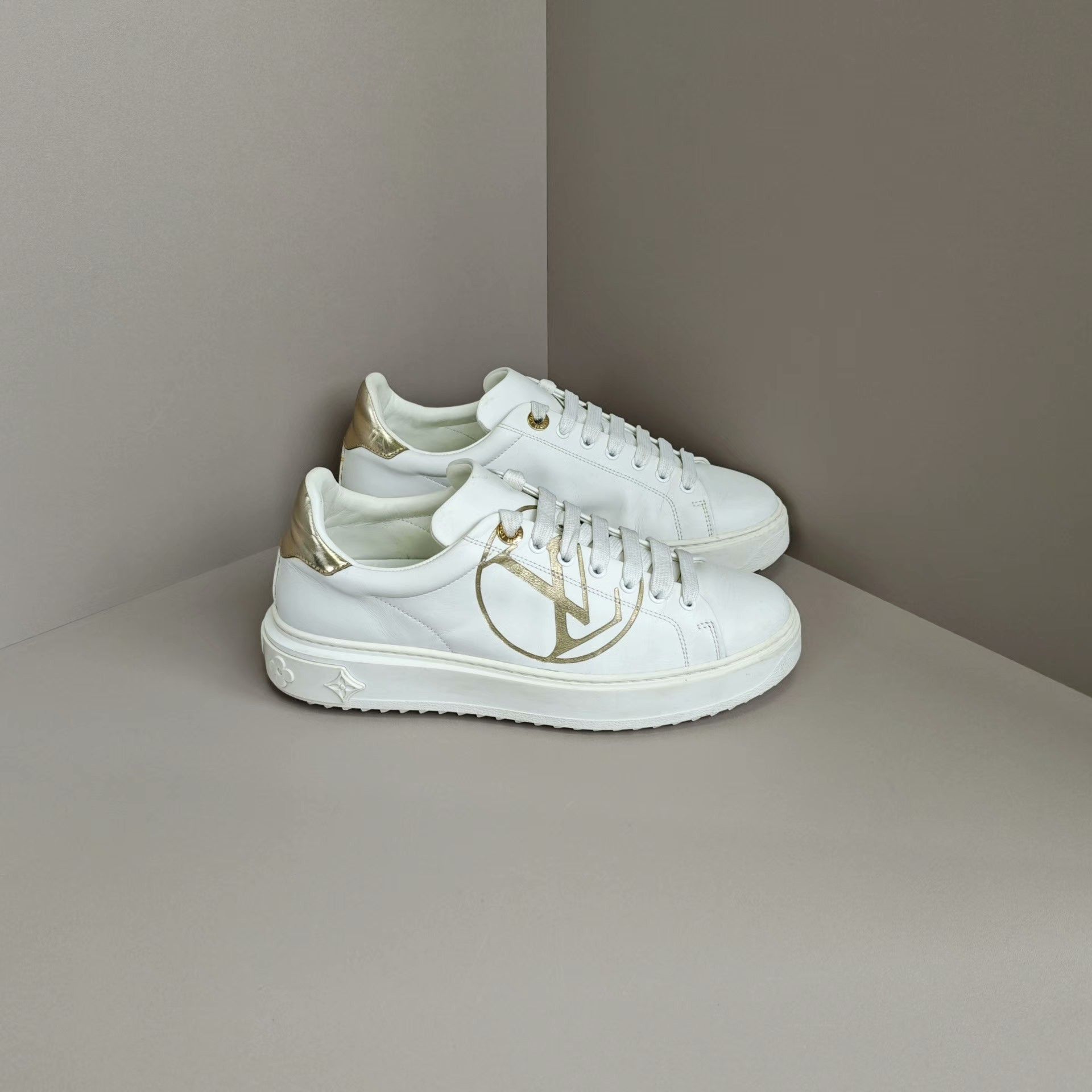 Louis Vuitton Louis Vuitton Lowtop Sneakers us_7 Women Size US 7 / IT 37 - 4 Thumbnail