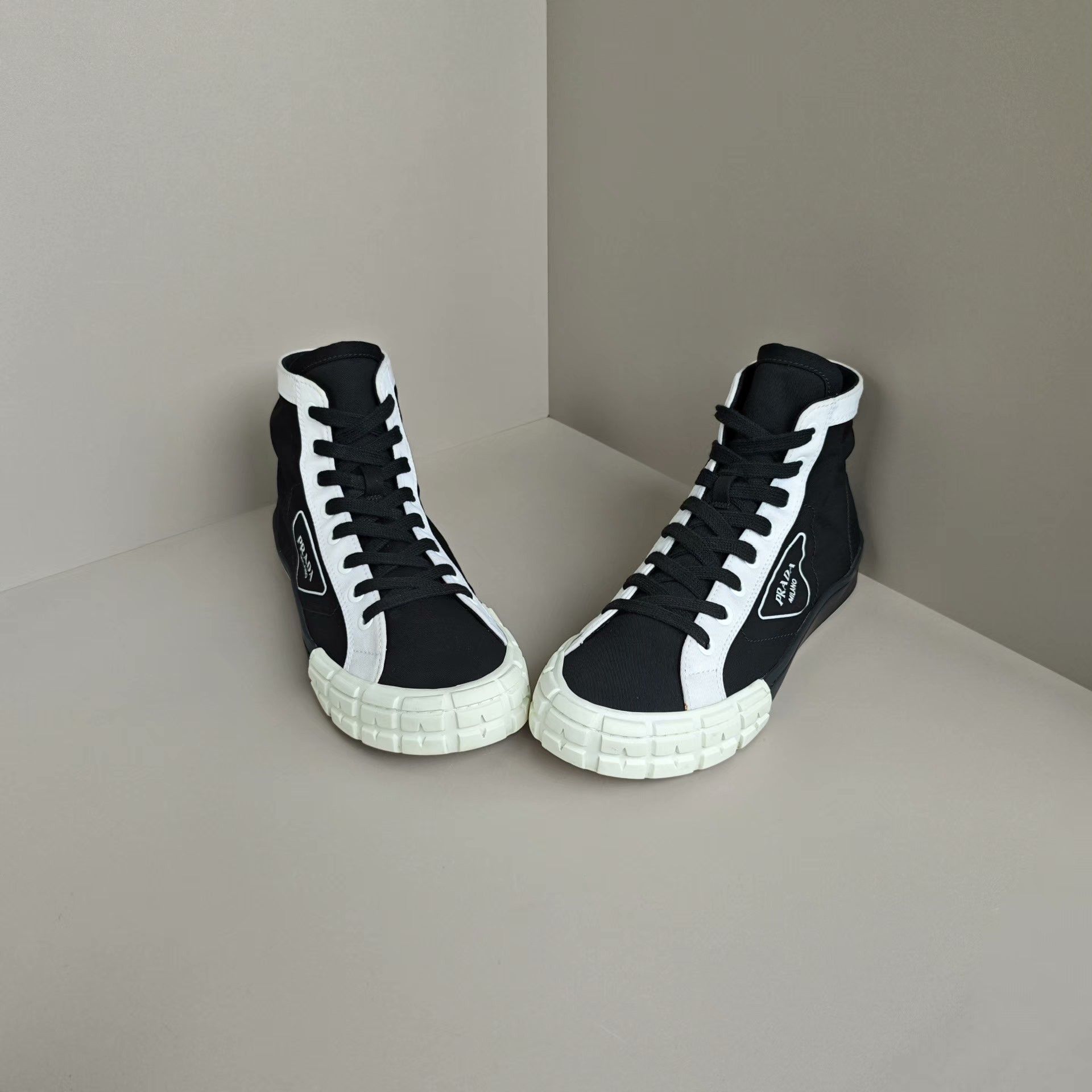 Prada Prada Hitop Sneakers 10 Men Size US 10 / EU 43 - 2 Thumbnail