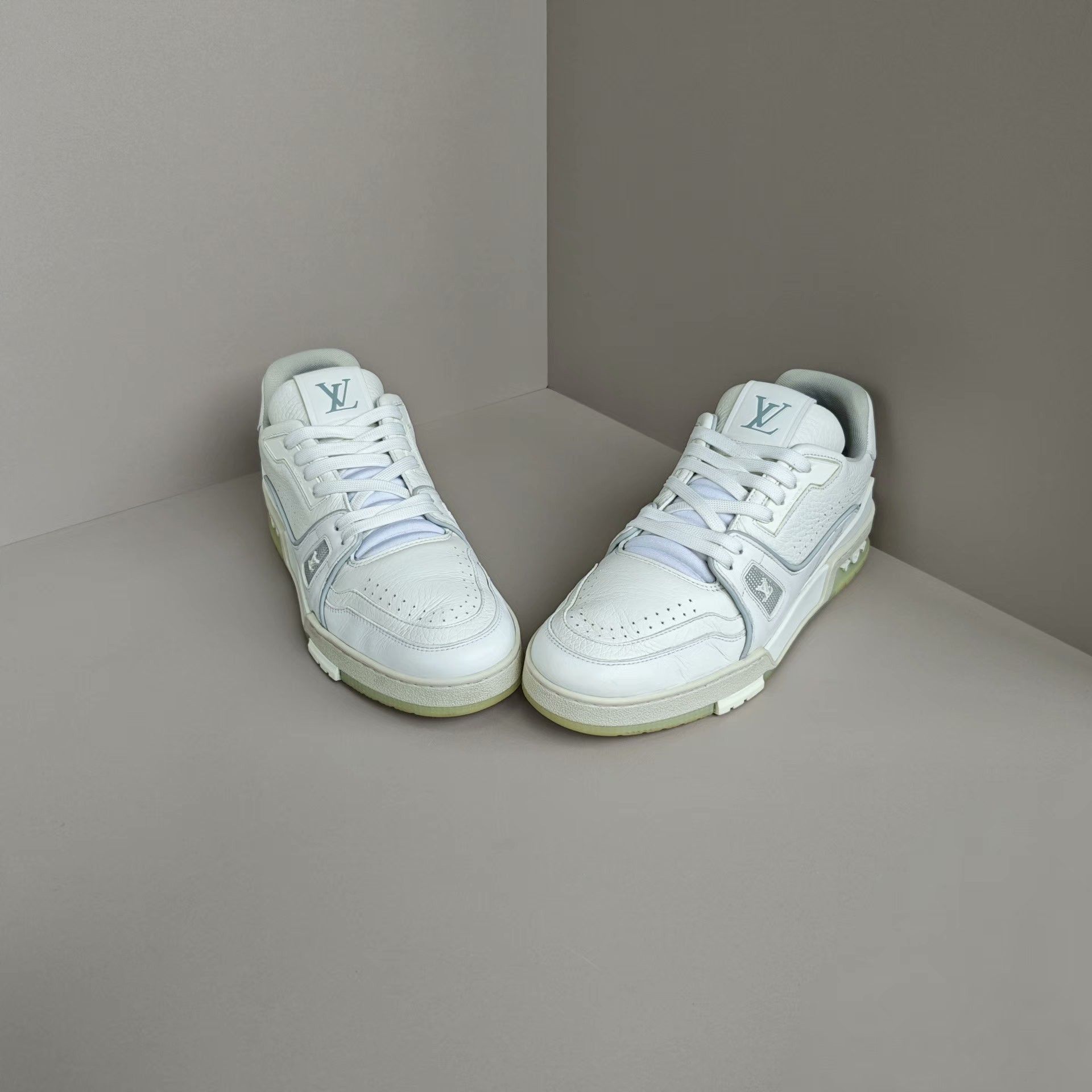 Louis Vuitton Louis Vuitton Training White Lowtop Sneakers 9 Men Size US 9 / EU 42 - 2 Thumbnail