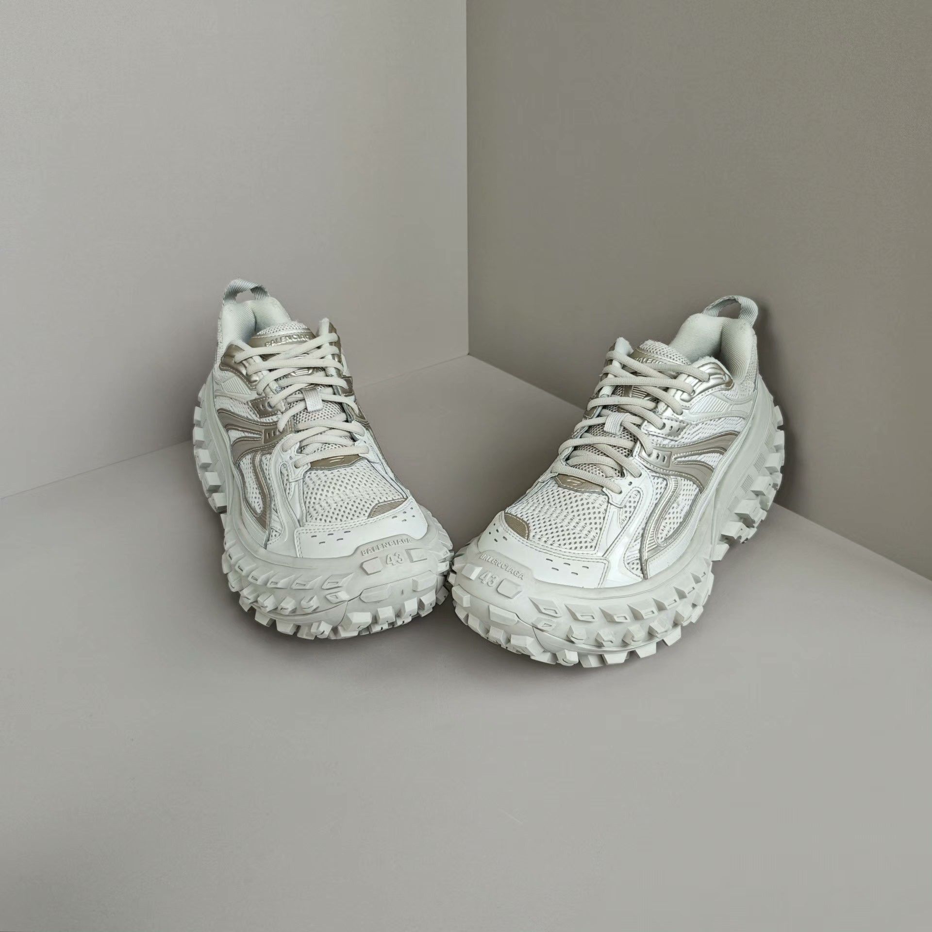 Balenciaga Balenciaga Lowtop Sneakers 10 Men Size US 10 / EU 43 - 2 Thumbnail