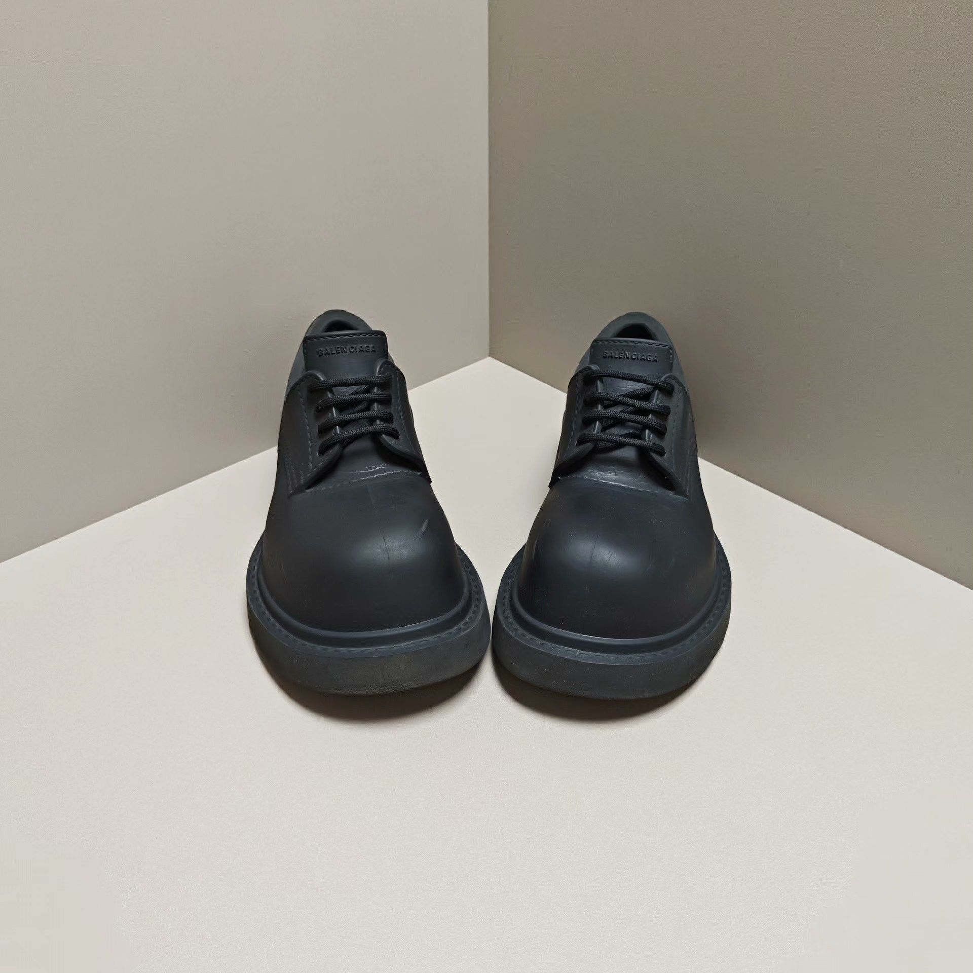 Balenciaga Balenciaga Beige Lowtop Sneakers 10 Men Size US 10 / EU 43 - 2 Thumbnail