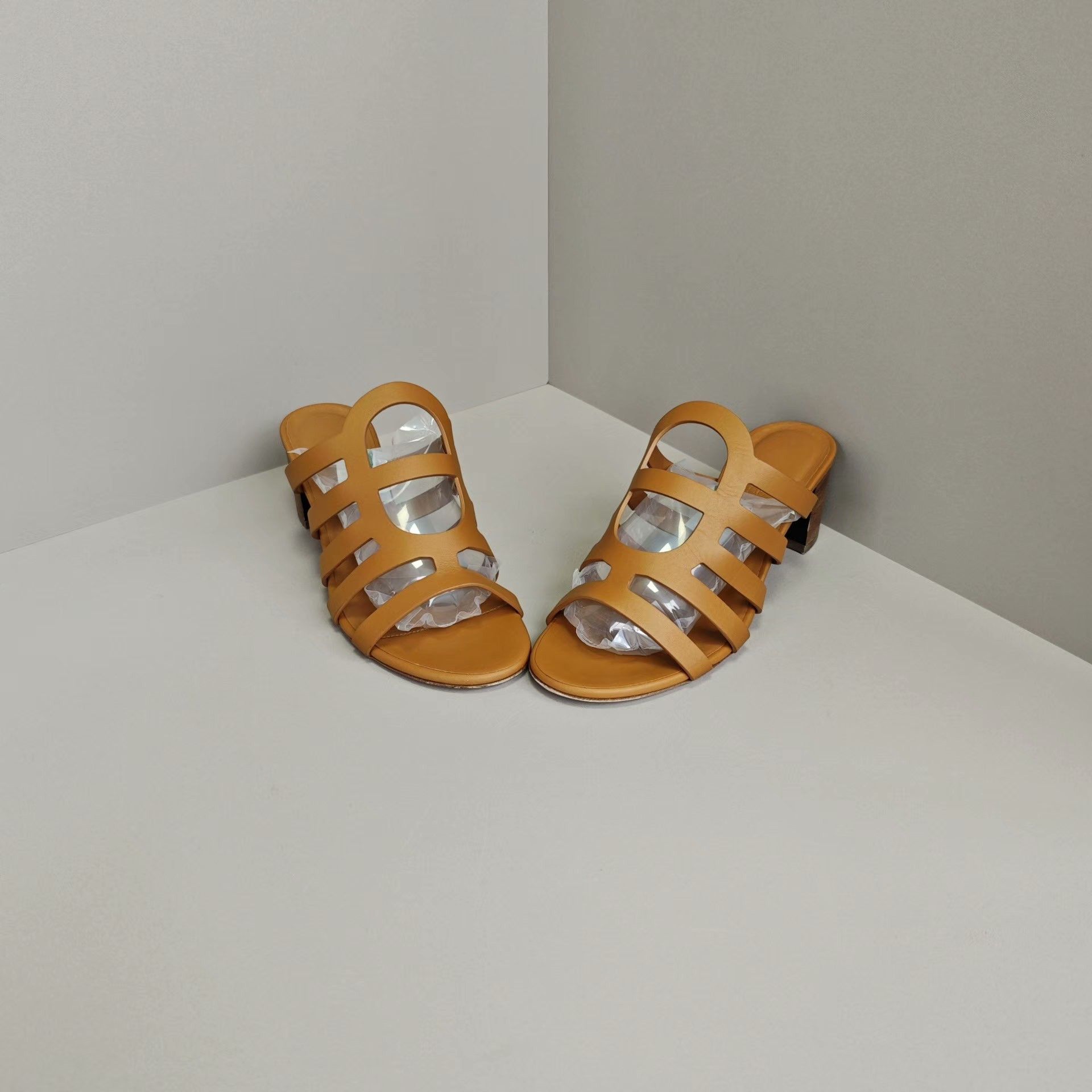 Hermes Hermes Sandals us_7 Women Size US 7 / IT 37 - 2 Thumbnail