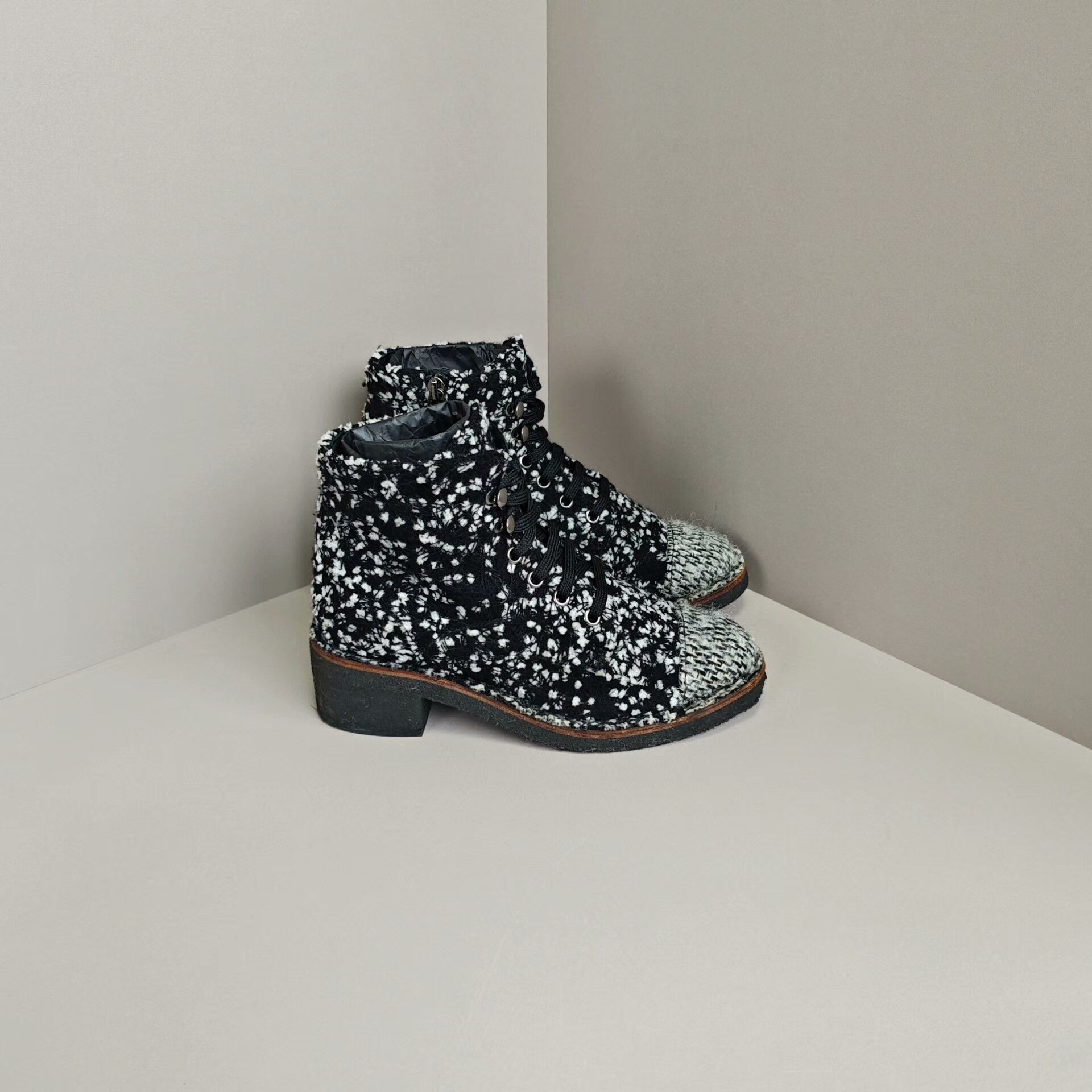 Chanel Chanel Boots us_5 Women Size US 5 / IT 35 - 4 Thumbnail