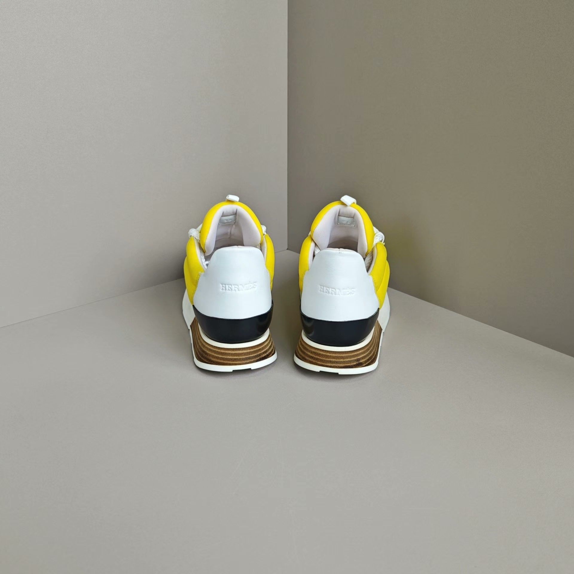 Hermes Hermes Casual Lowtop Sneakers us_6 Women Size US 6 / IT 36 - 3 Thumbnail