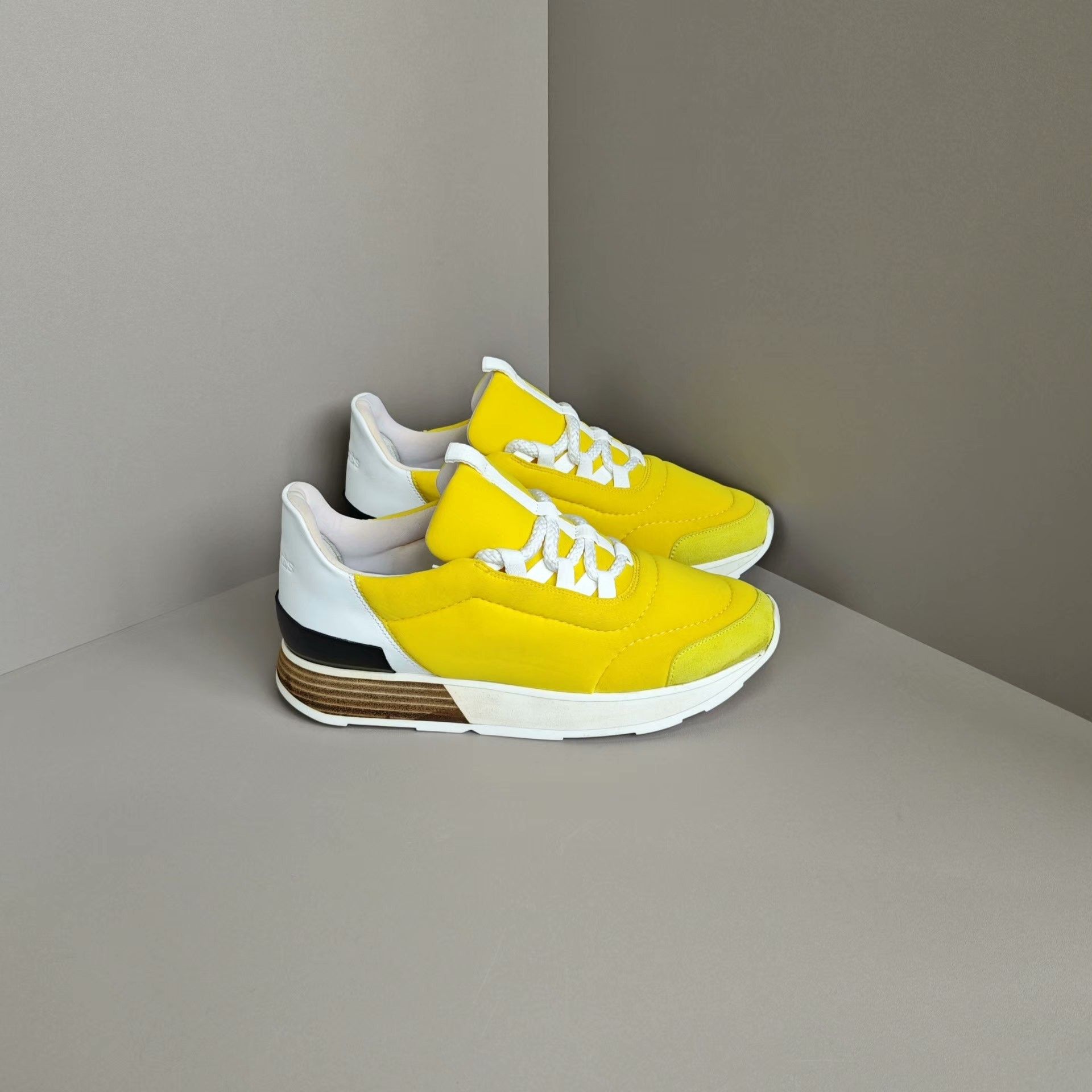 Hermes Hermes Casual Lowtop Sneakers us_6 Women Size US 6 / IT 36 - 4 Thumbnail