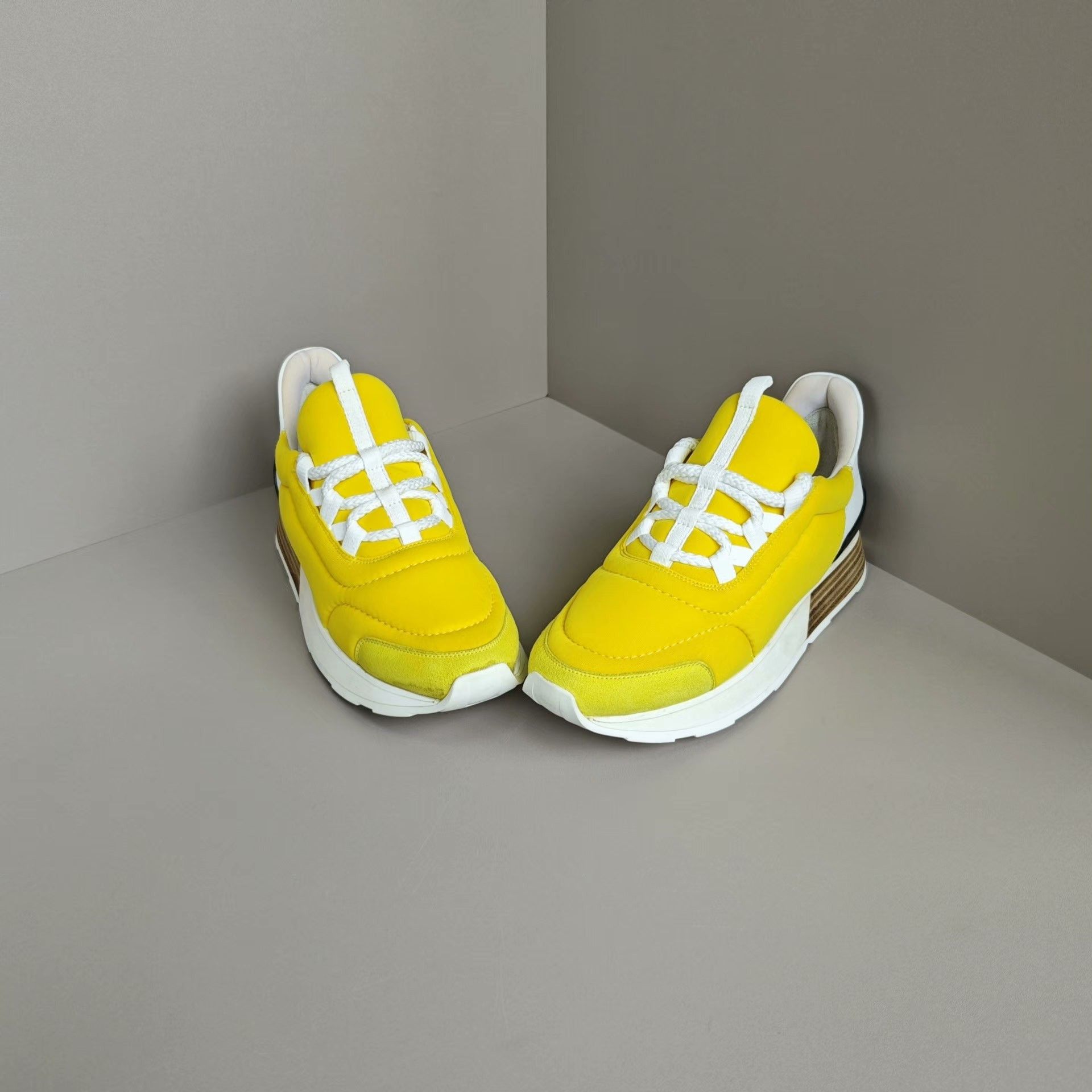 Hermes Hermes Casual Lowtop Sneakers us_6 Women Size US 6 / IT 36 - 2 Thumbnail