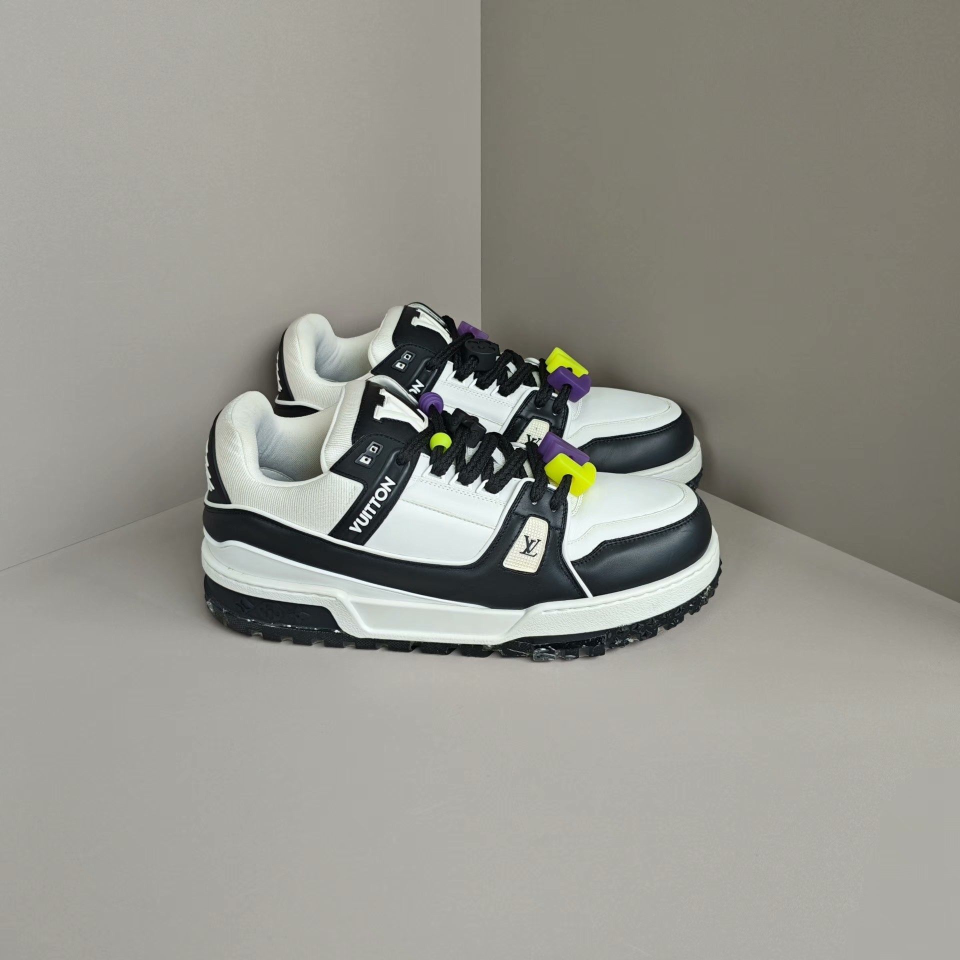 Louis Vuitton Louis Vuitton Training Black Lowtop Sneakers 12 Men Size US 12 / EU 45 - 4 Thumbnail
