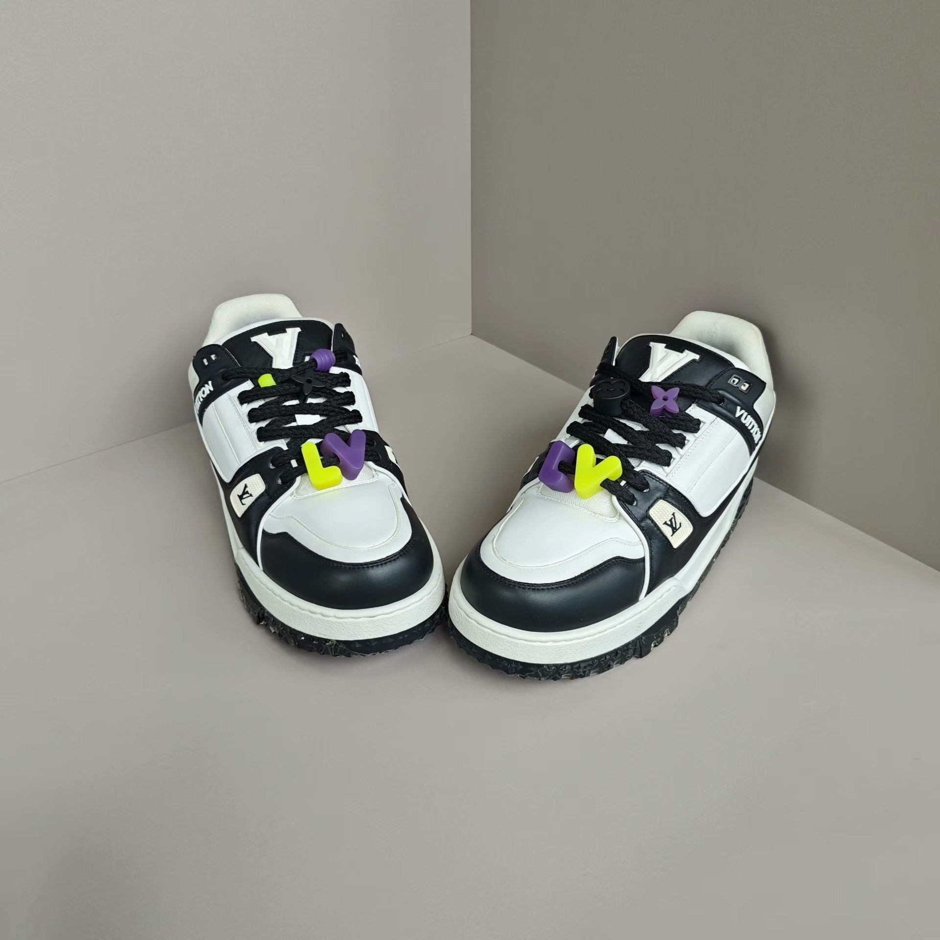 Louis Vuitton Louis Vuitton Training Black Lowtop Sneakers 12 Men Size US 12 / EU 45 - 2 Thumbnail