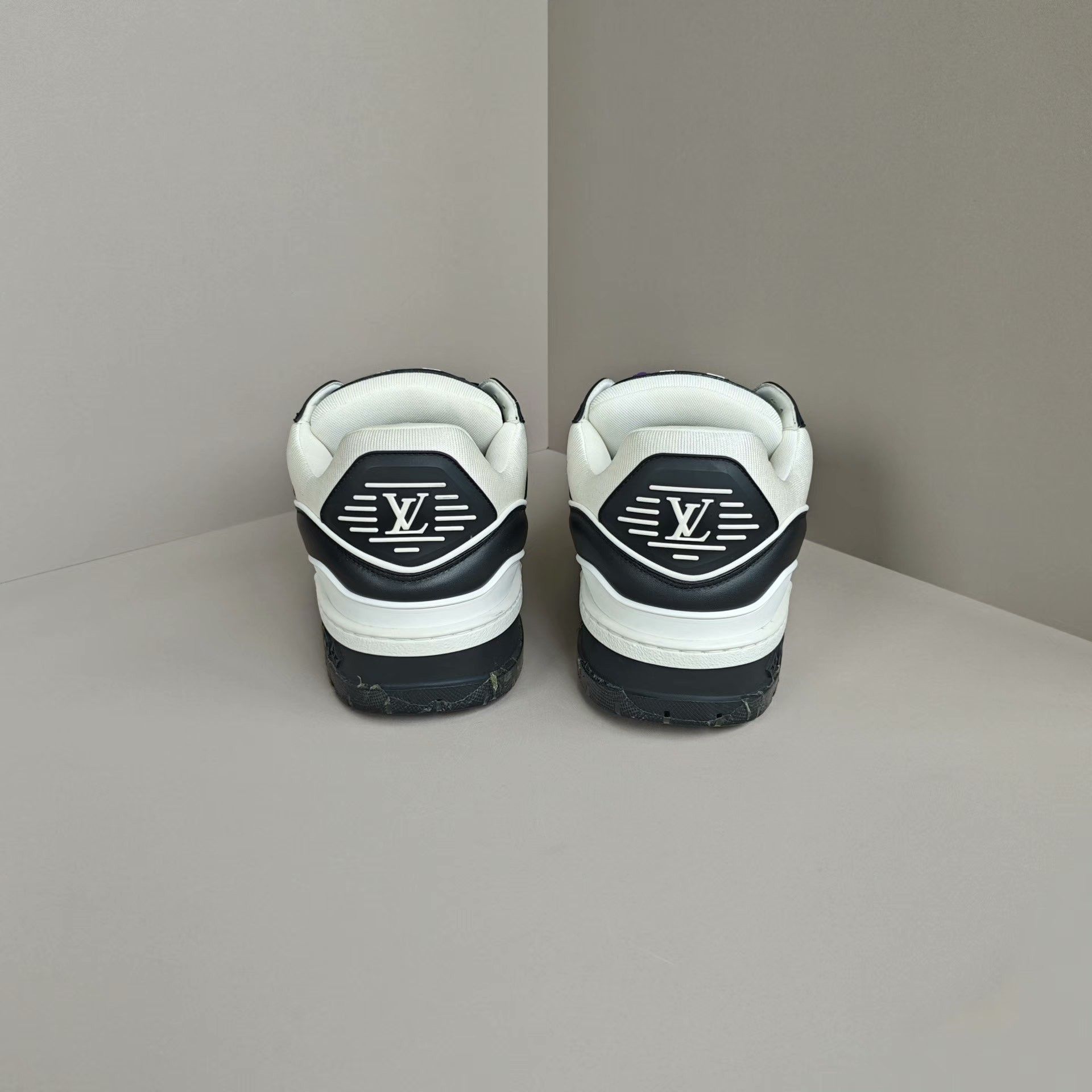 Louis Vuitton Louis Vuitton Training Black Lowtop Sneakers 12 Men Size US 12 / EU 45 - 3 Thumbnail