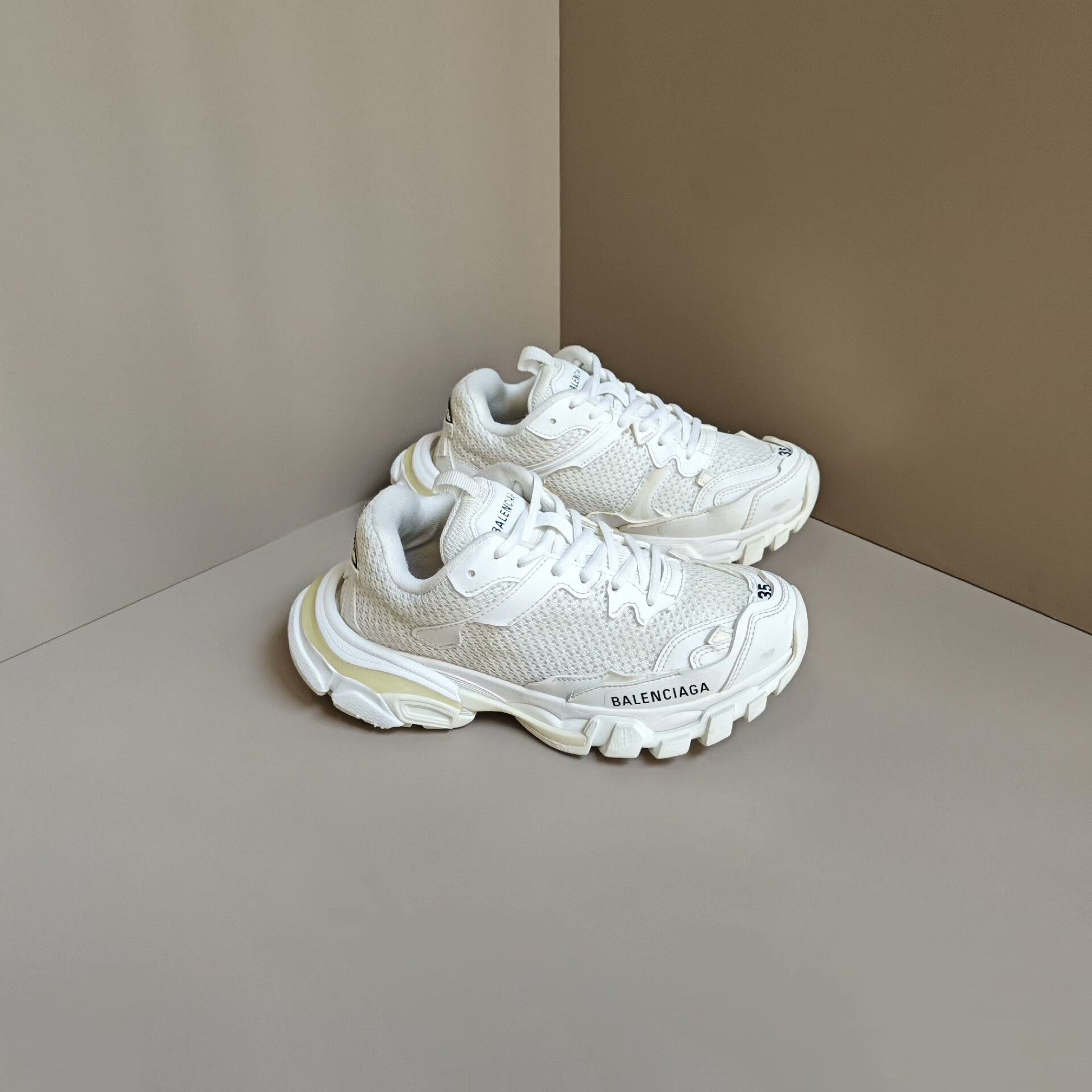Balenciaga Balenciaga White Lowtop Sneakers us_5 Women Size US 5 / IT 35 - 4 Thumbnail