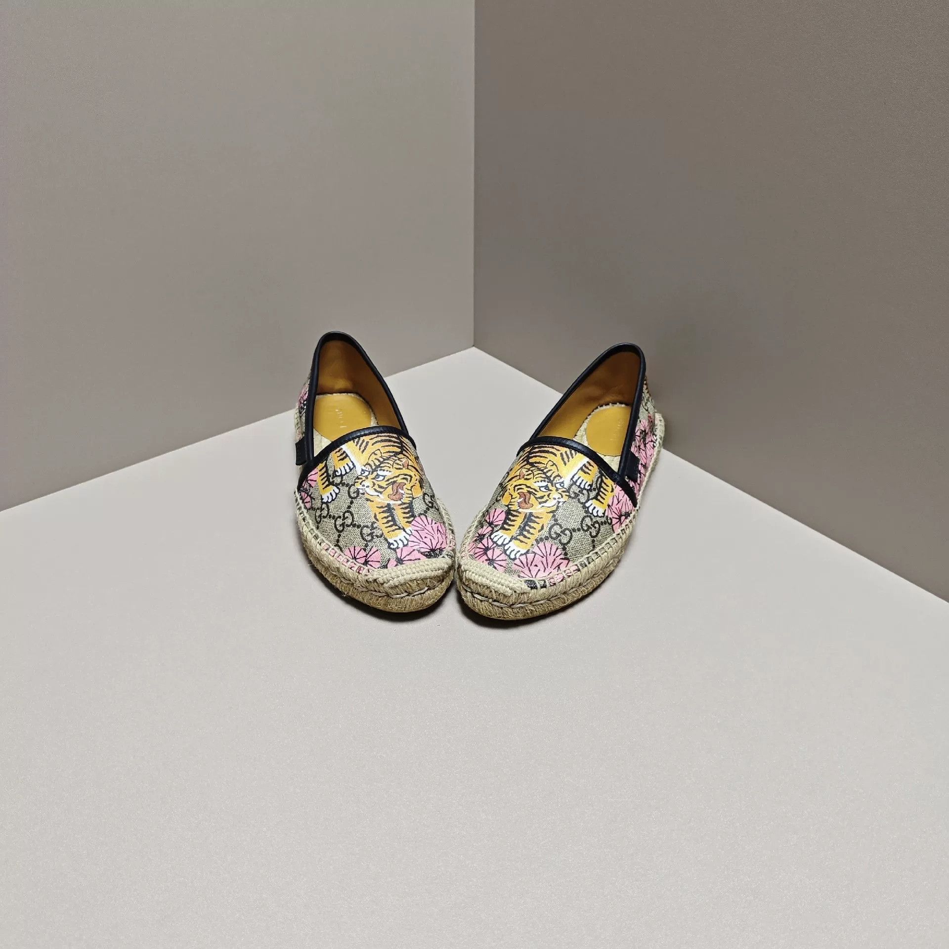Gucci Gucci Lowtop Sneakers us_6 Women Size US 6 / IT 36 - 2 Thumbnail
