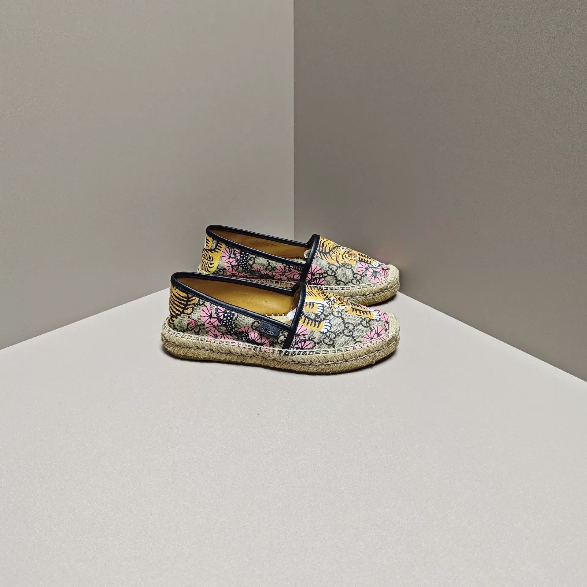 Gucci Gucci Lowtop Sneakers us_6 Women Size US 6 / IT 36 - 4 Thumbnail