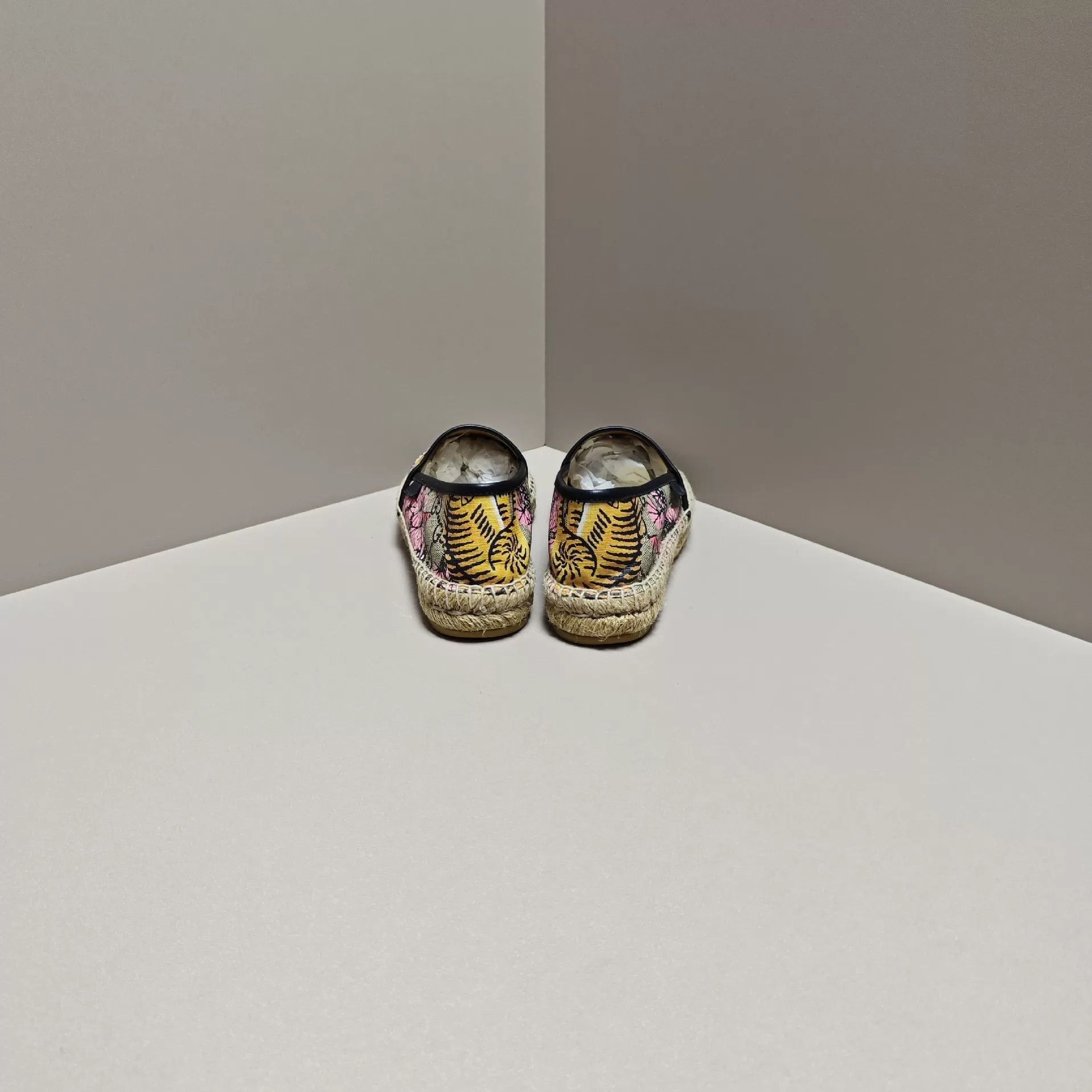 Gucci Gucci Lowtop Sneakers us_6 Women Size US 6 / IT 36 - 3 Thumbnail