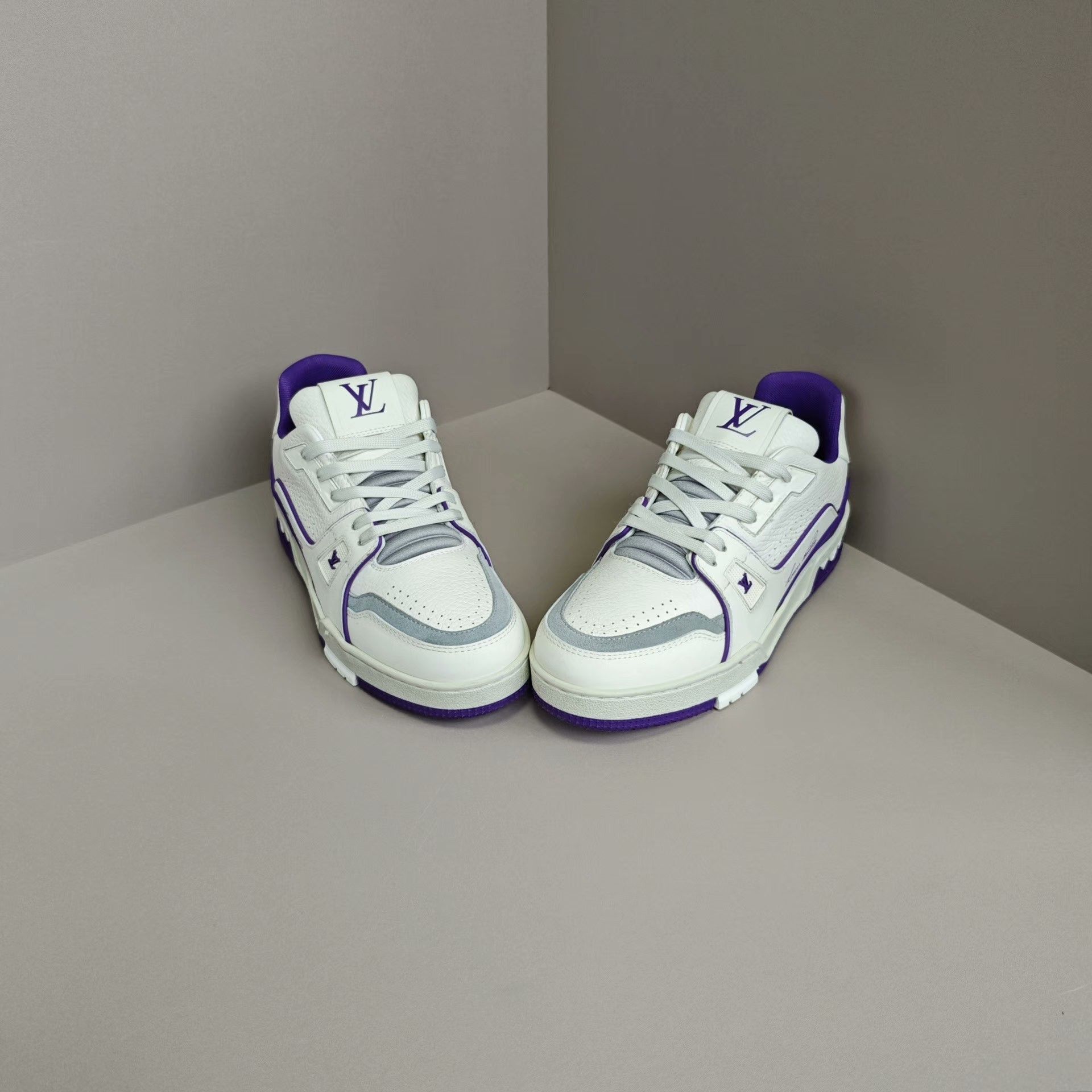 Louis Vuitton Louis Vuitton Training White Lowtop Sneakers us_7 Women Size US 7 / IT 37 - 2 Thumbnail