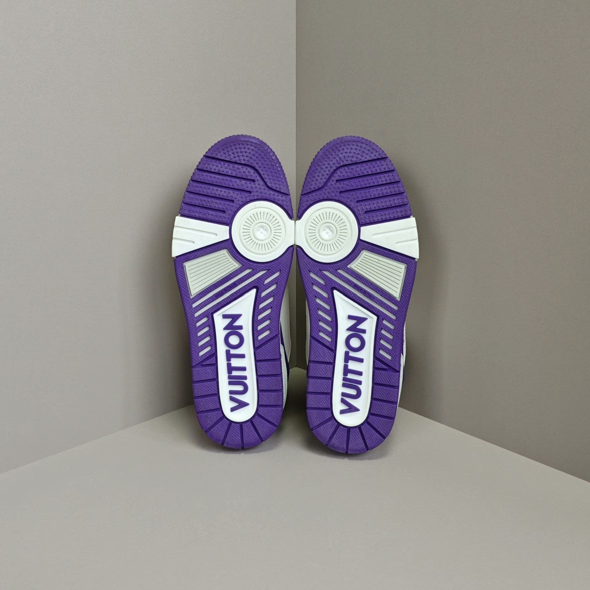 Louis Vuitton Louis Vuitton Training White Lowtop Sneakers us_7 Women Size US 7 / IT 37 - 5 Thumbnail