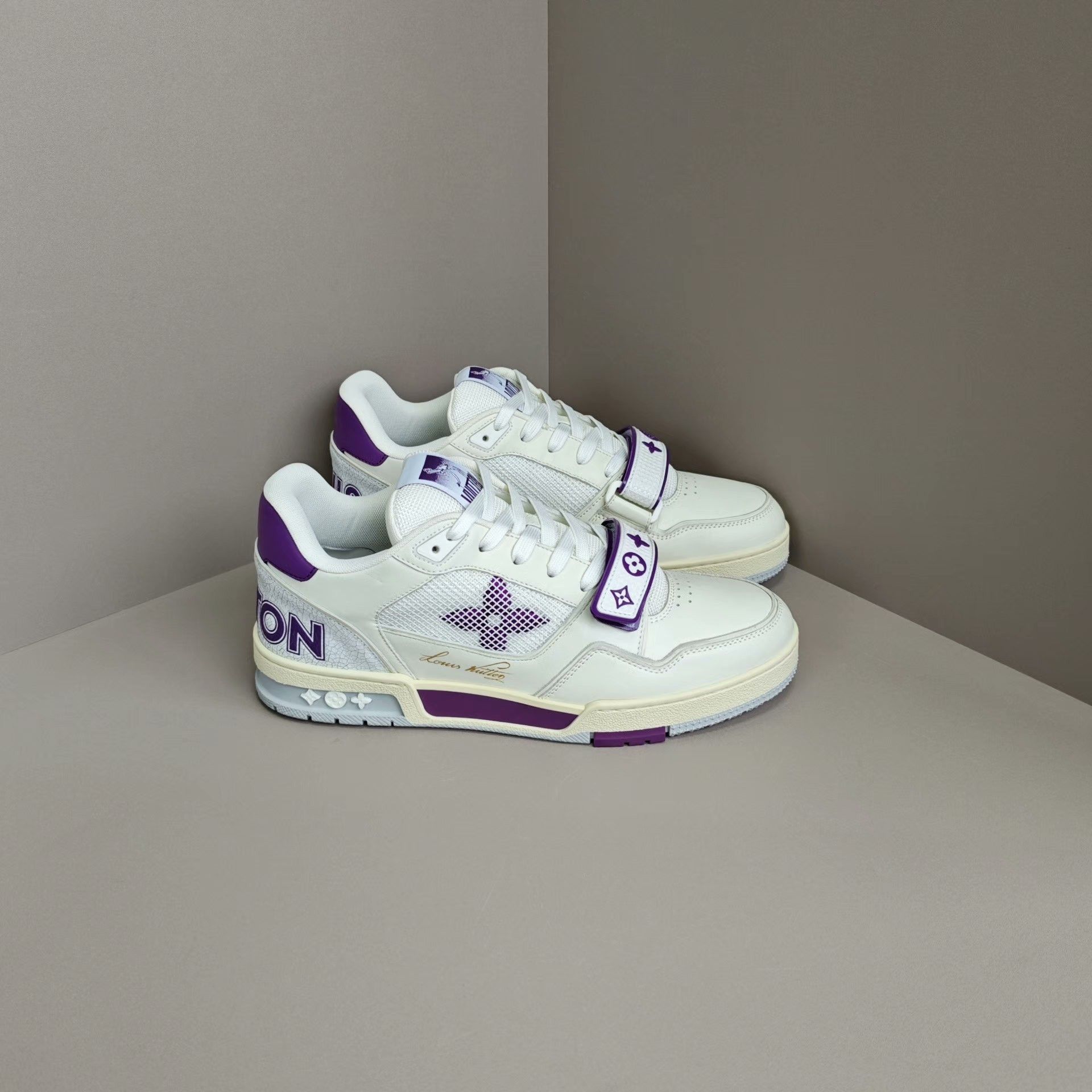 Louis Vuitton Louis Vuitton Training White Lowtop Sneakers 8 Men Size US 8 / EU 41 - 4 Thumbnail